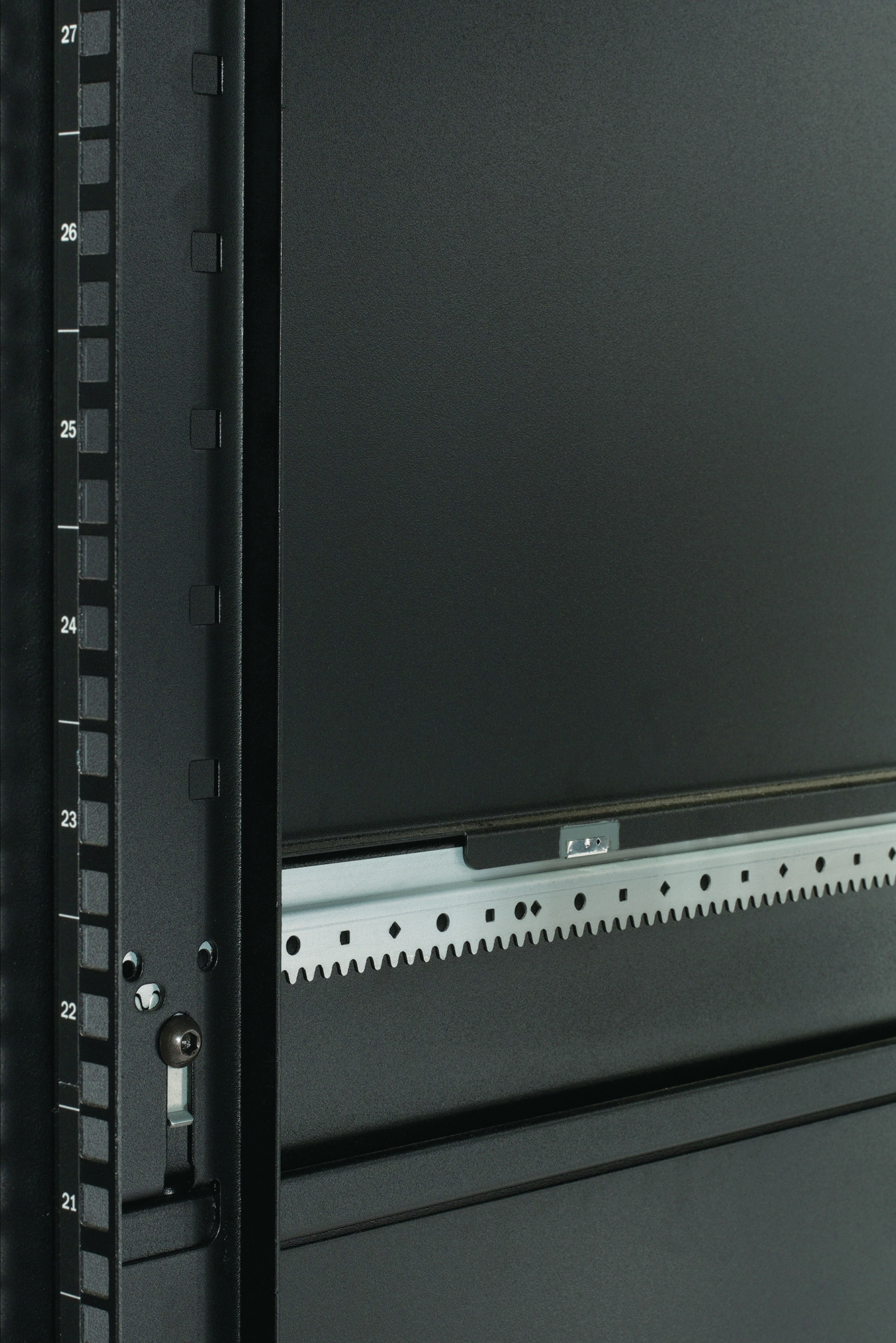APC AR3100 - NetShelter SX 42U Server Rack Enclosure 600mm x 1070mm w/ Sides Black