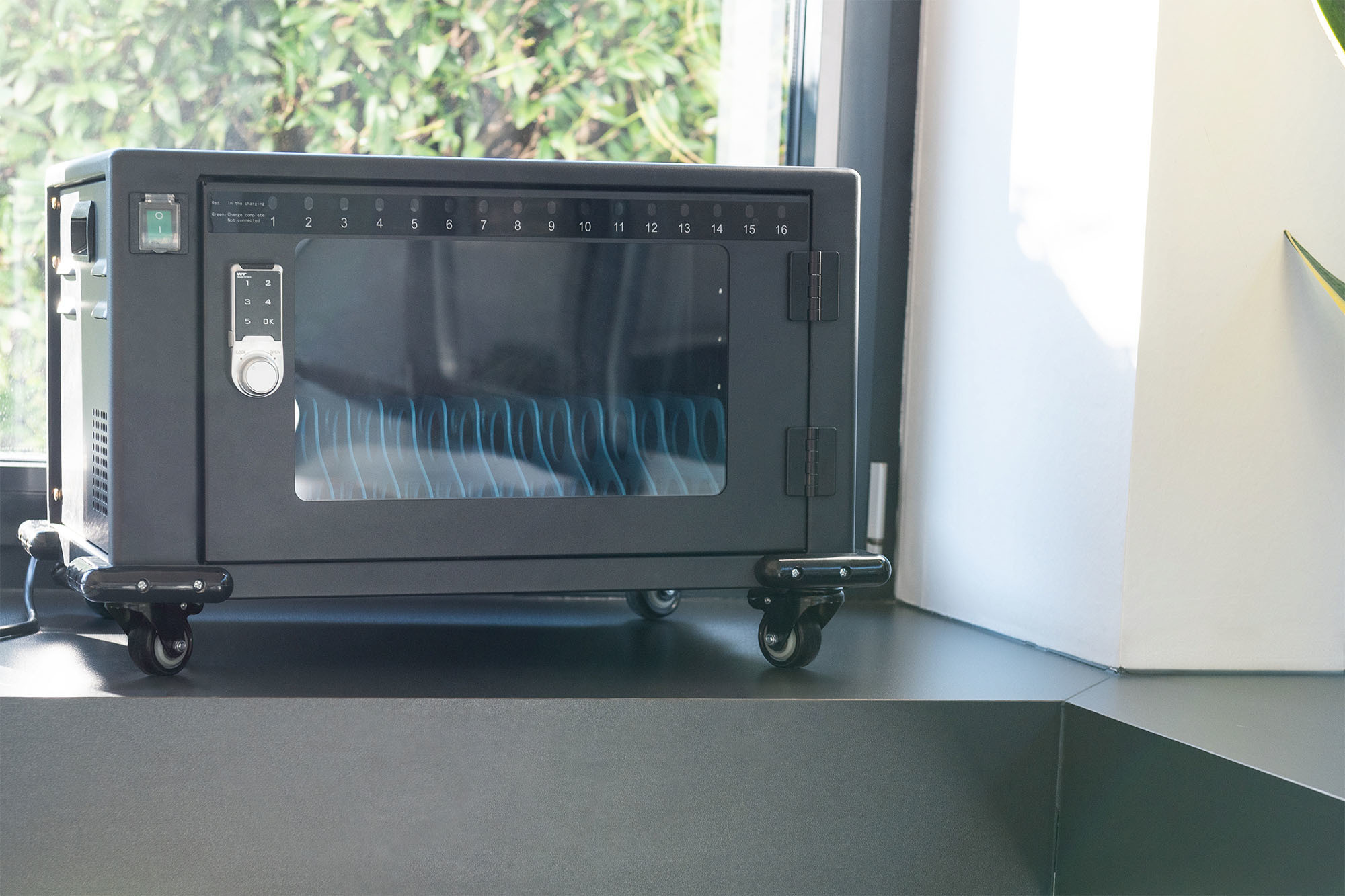 DIGITUS DN-45003 Mobiler Ladeschrank für Tablets bis 14 Zoll