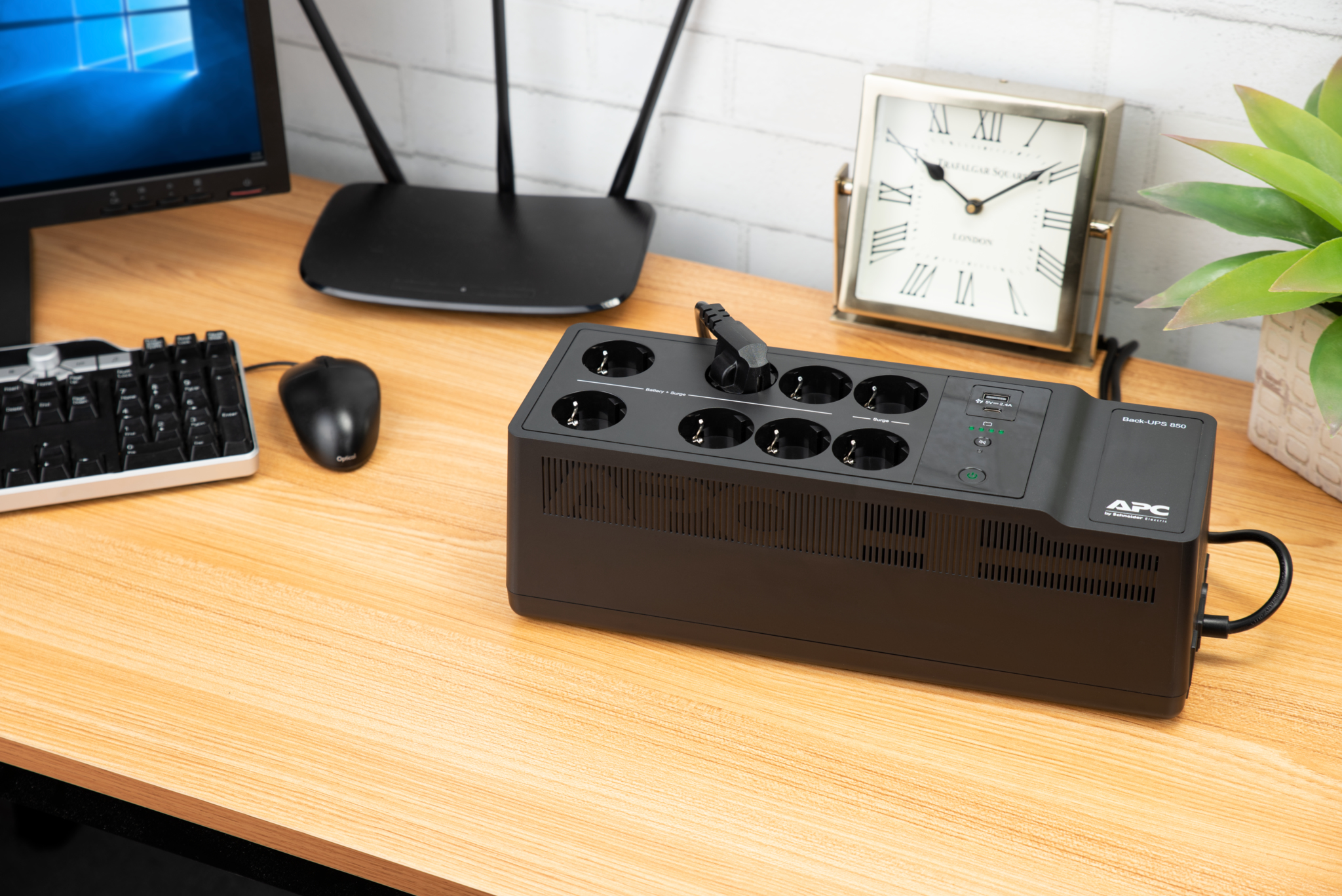 APC BE850G2-GR - Back-UPS 850VA, 230V, USB Type-C and A charging ports
