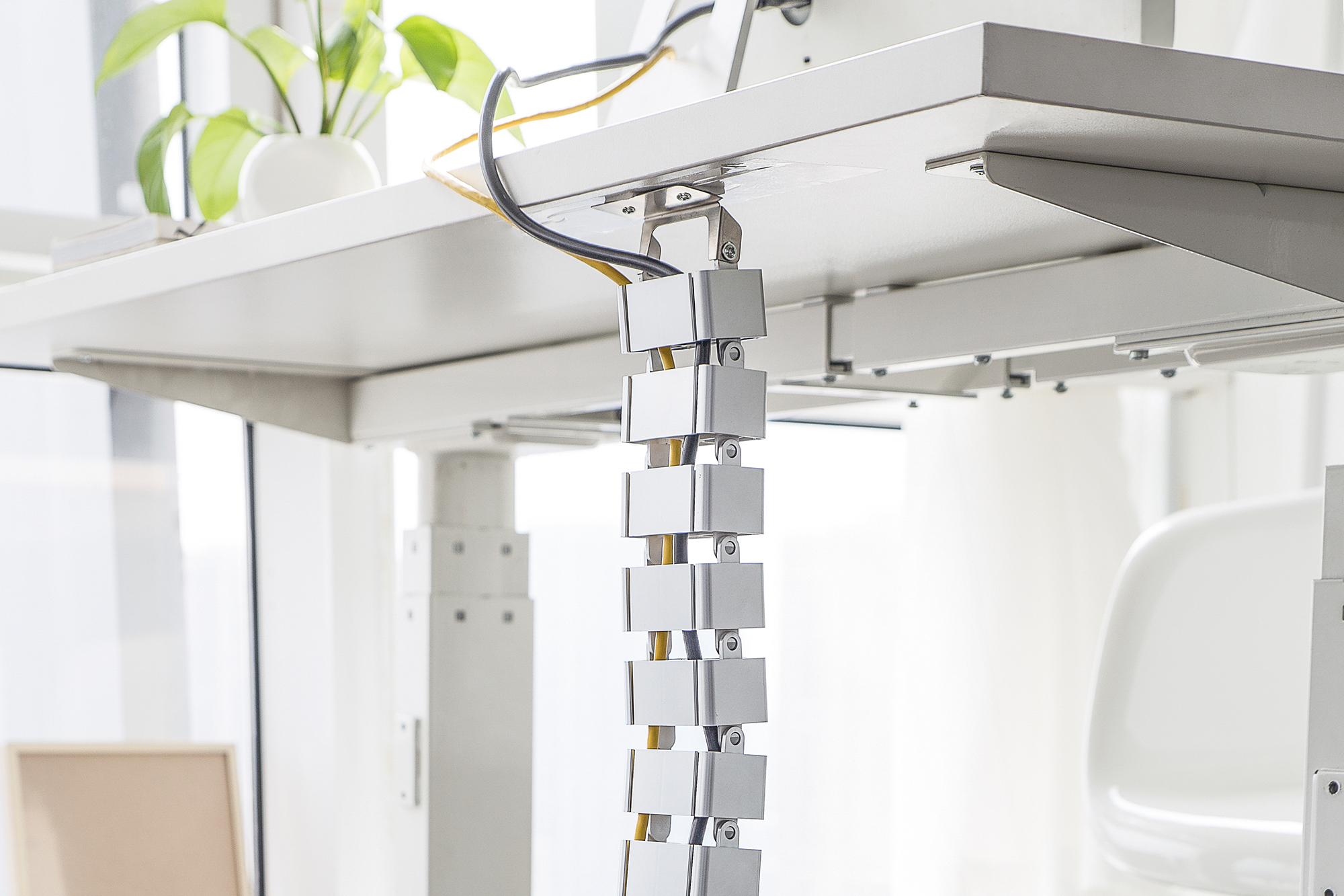 DIGITUS DA-90506 Flexible Kabelführung mit anpassbarer Länge