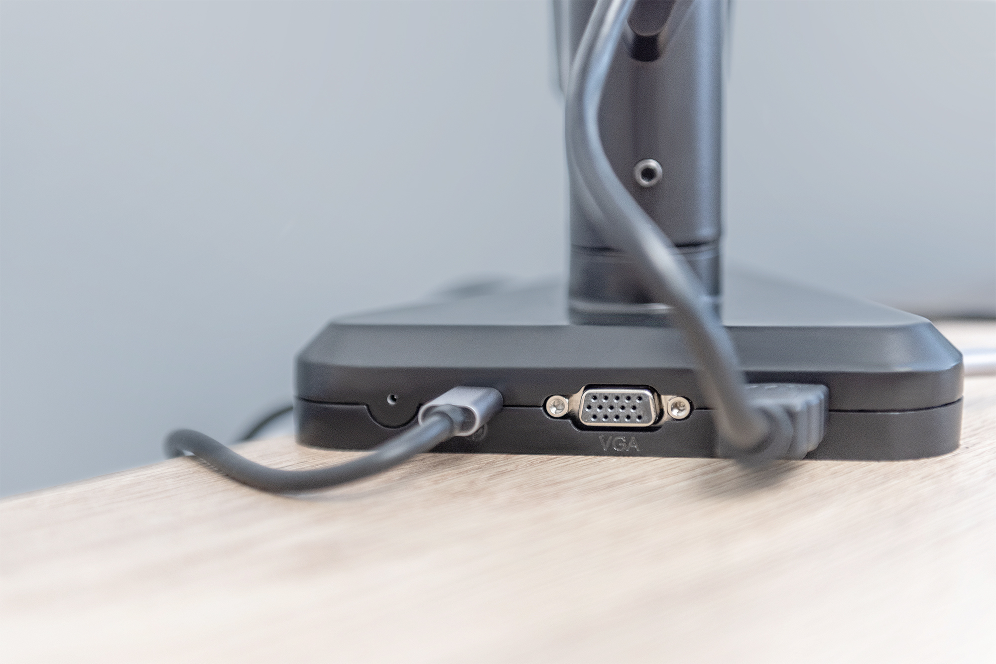 DIGITUS DA-90405 Smarte Monitorhalterung mit integrierter Docking Station, Gasdruckfeder und Klemmbefestigung