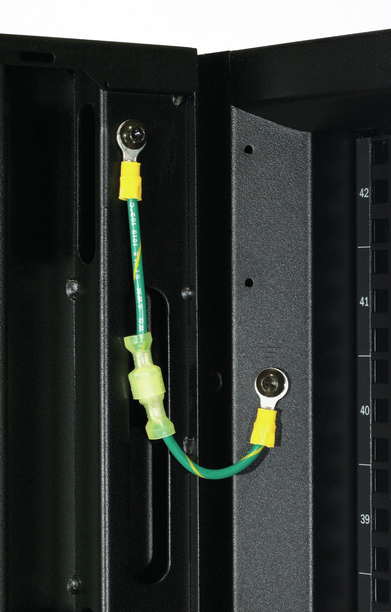 APC AR3100X617 - NetShelter SX 42U 600mm Wide x 1070mm Deep Enclosure Without Sides Without Doors Black