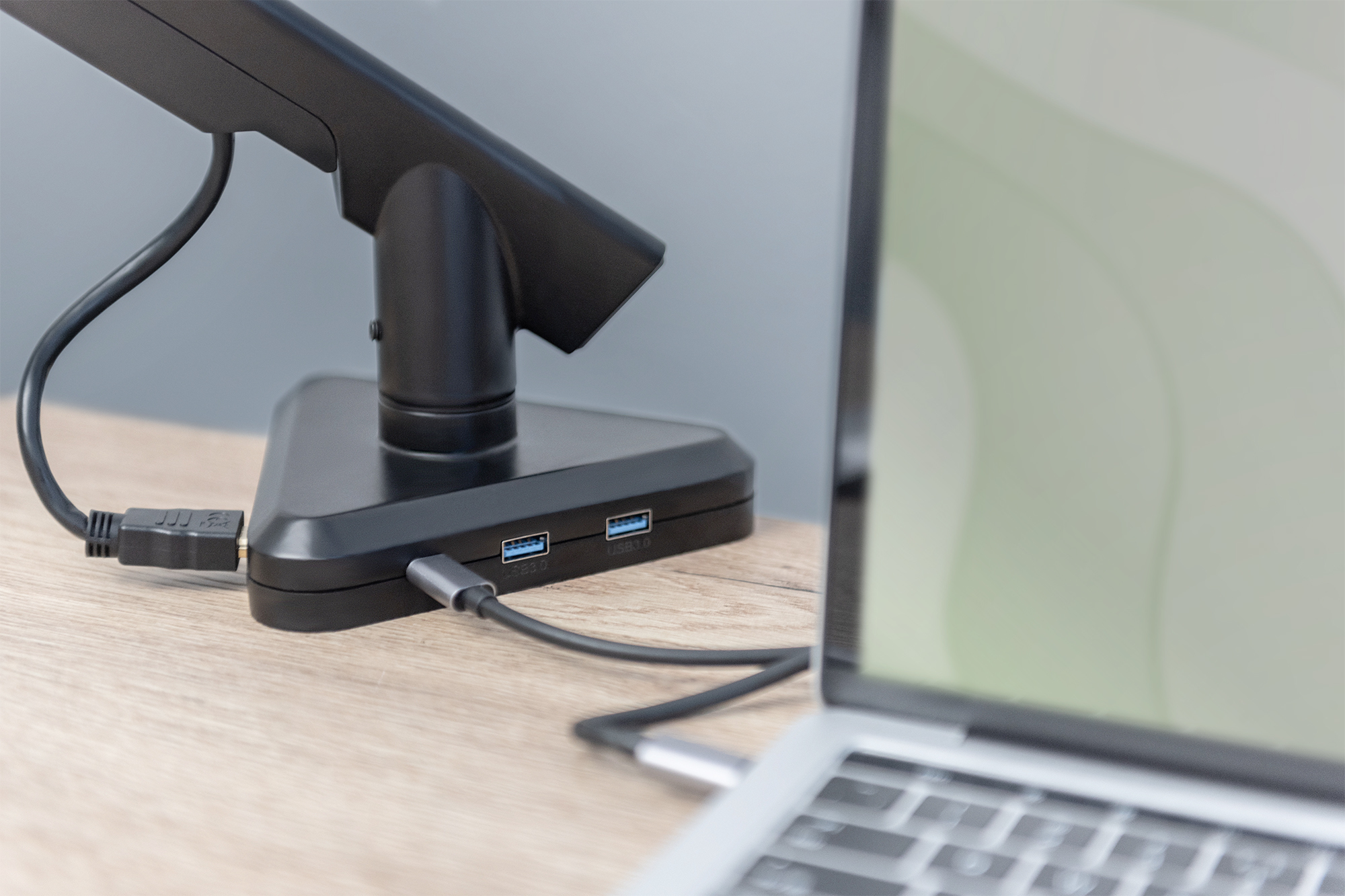 DIGITUS DA-90405 Smarte Monitorhalterung mit integrierter Docking Station, Gasdruckfeder und Klemmbefestigung