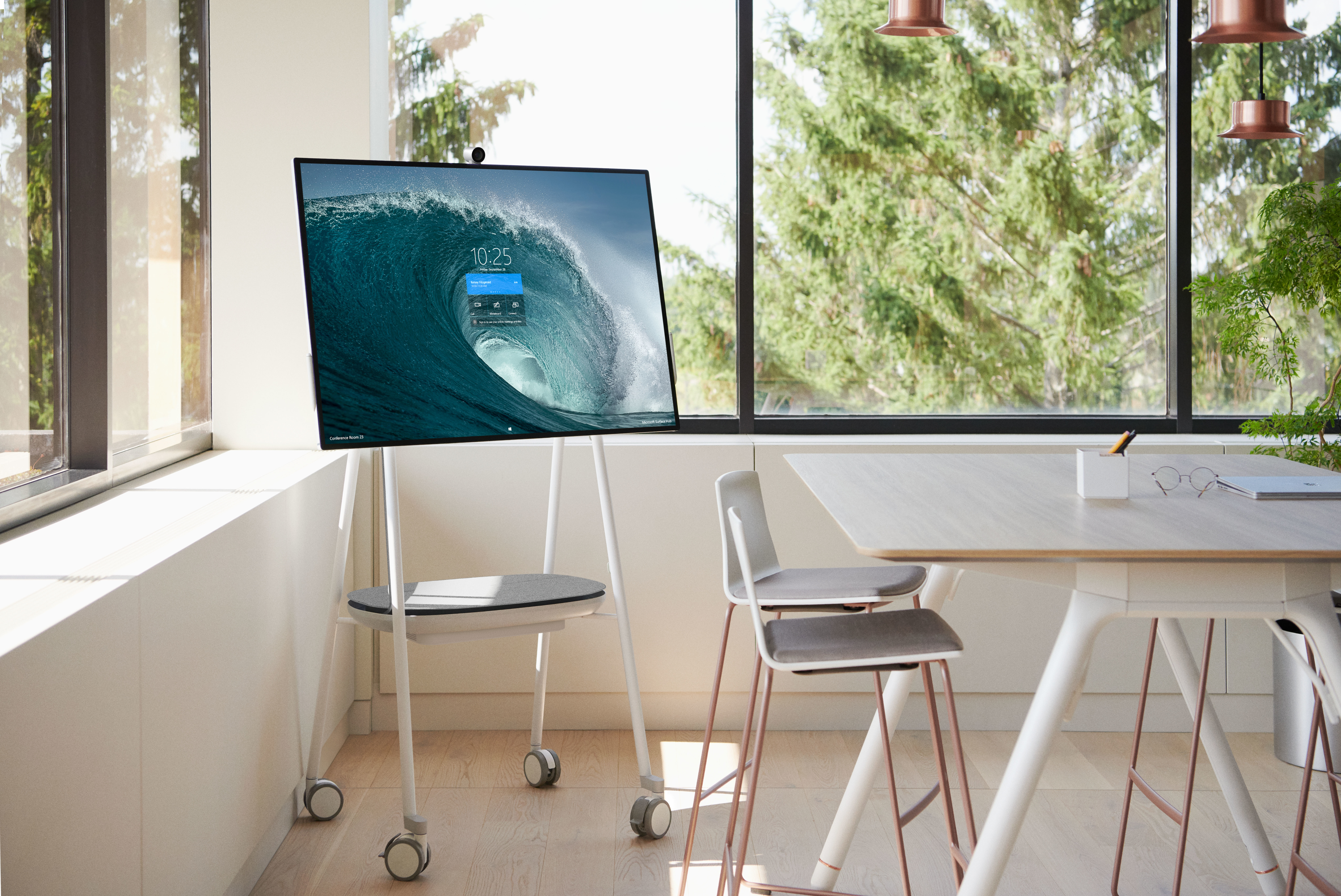 APC CSH2 - Smart-UPS Charge Mobile Battery for Microsoft Surface Hub 2S