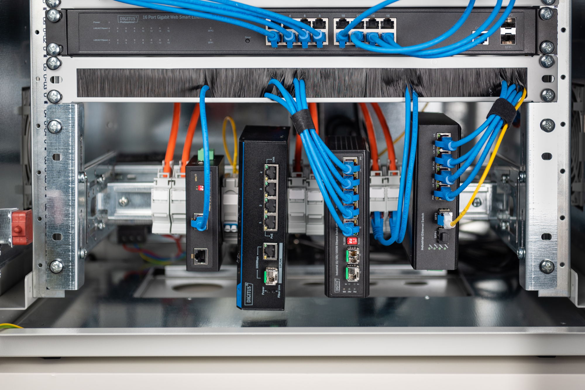 DIGITUS DN-19-DIN-4U 483 mm (19“)-Hutschienenträger, 4HE