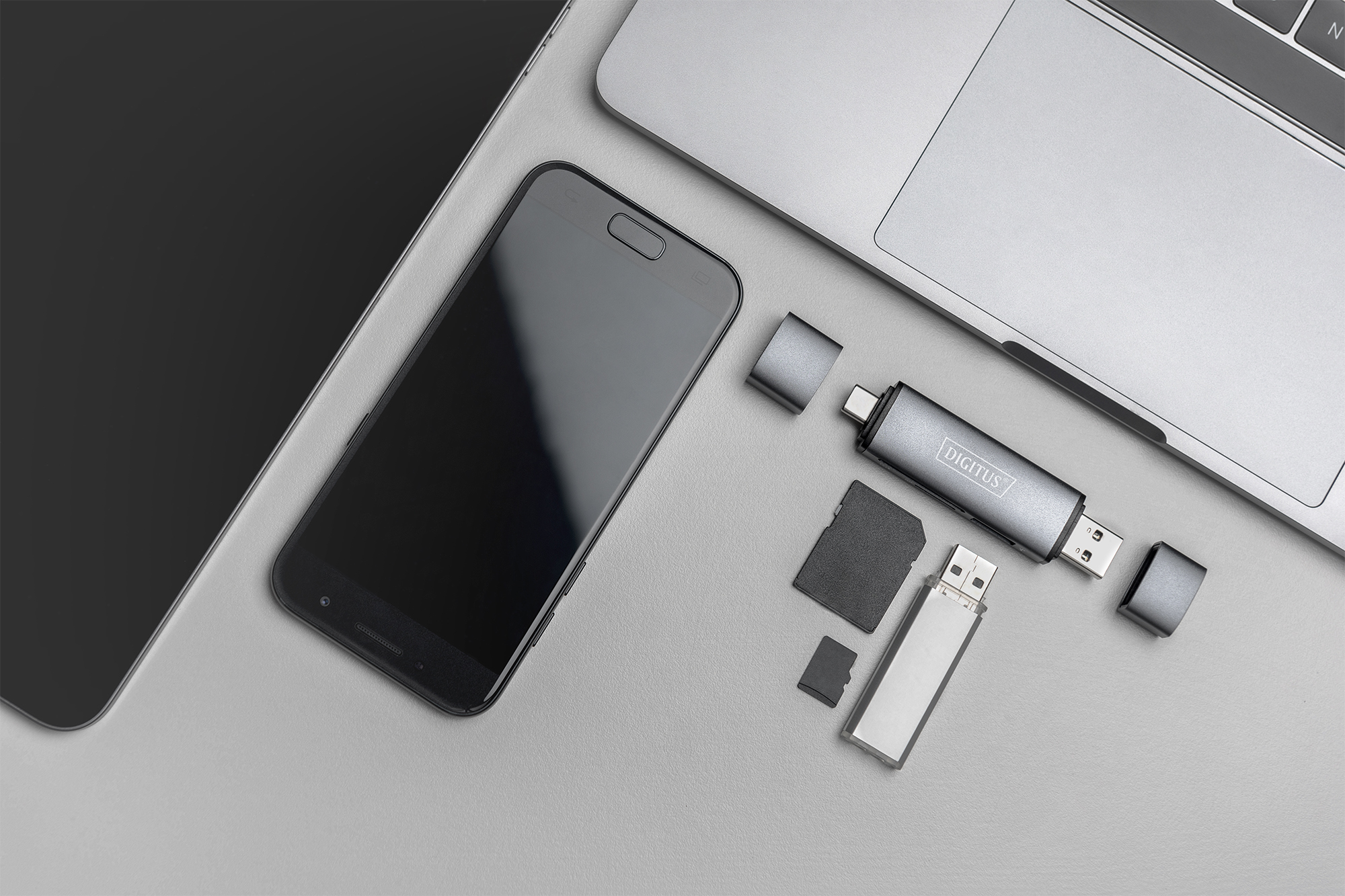 DIGITUS DA-70886 Dual Card Reader Hub USB-C™ / USB 3.0, OTG