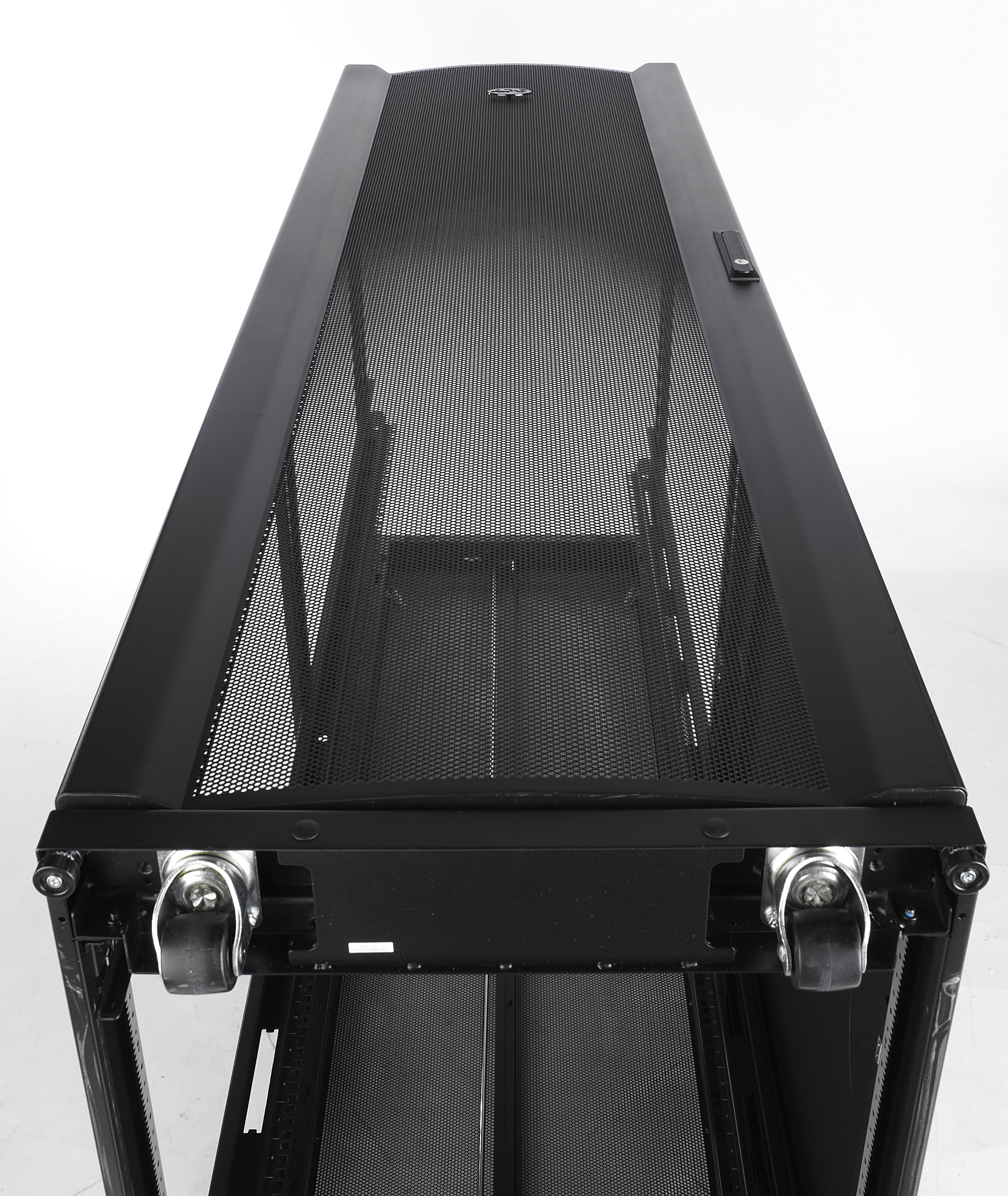 APC AR3100 - NetShelter SX 42U Server Rack Enclosure 600mm x 1070mm w/ Sides Black