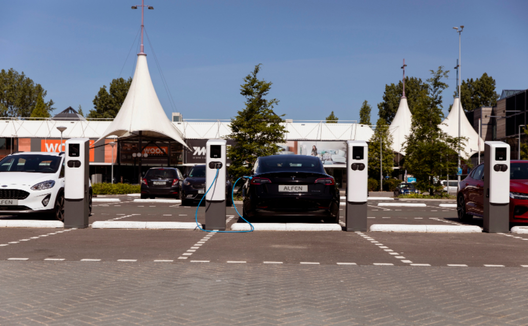 Alfen Eve Double PG-line DE 2x 22kW, RFID, Logo, (o. HAK), 1 VK (S 44kW) CS4