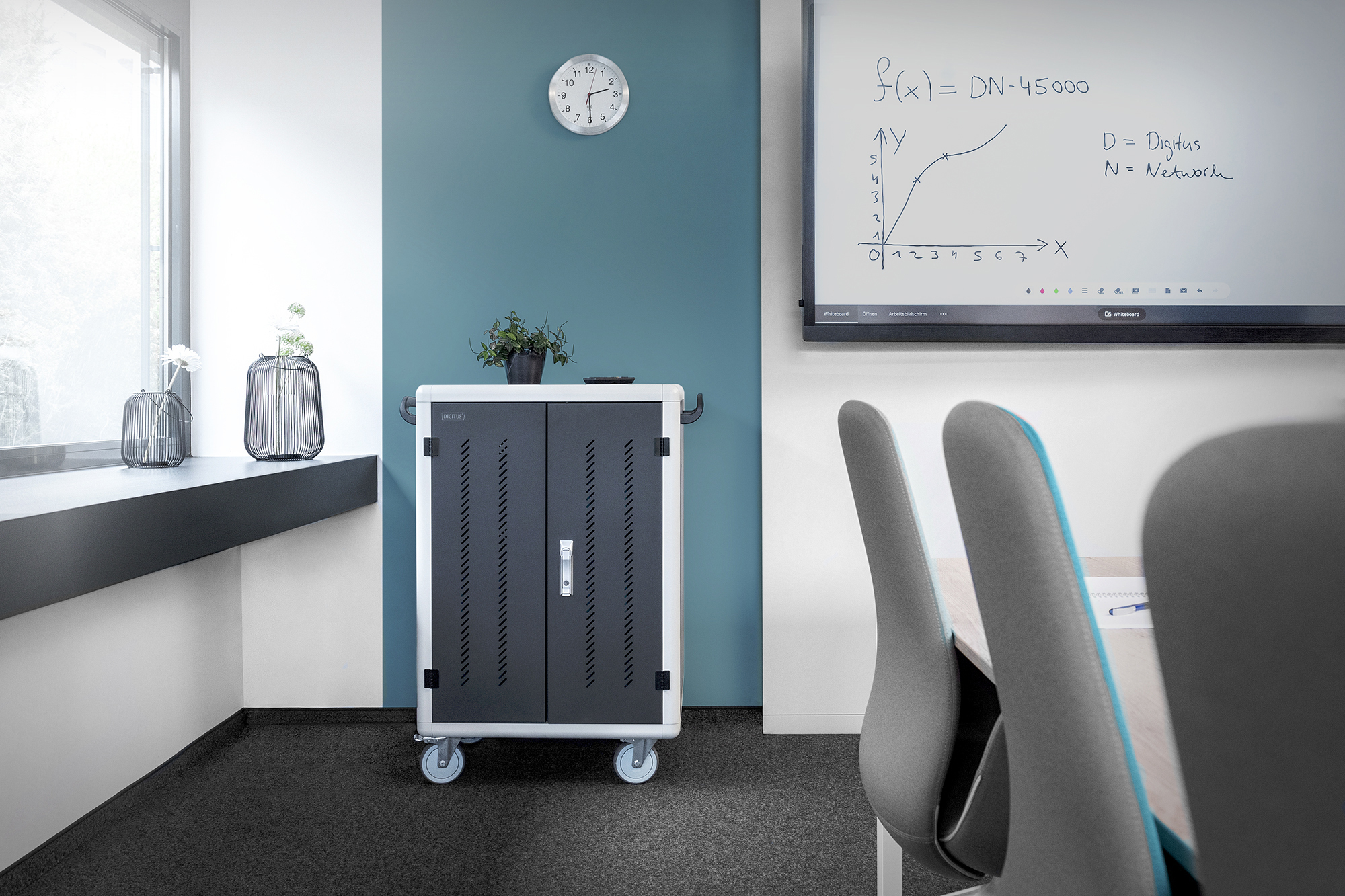 DIGITUS DN-45005 Mobiler Ladeschrank, 15.6", USB-A, UV-C, Datensync 30 Ladestationen, PDU, Lüfter, 1260 x 824 x 650 mm