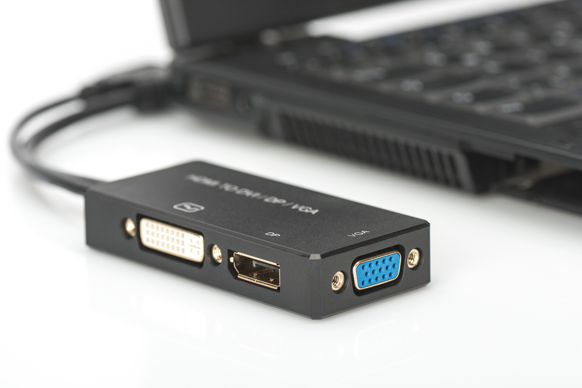 DIGITUS AK-330403-002-S HDMI Konverterkabel, HDMI - DP+DVI+VGA St-Bu/Bu/Bu, 0,2m, 3 in 1 Multimedia