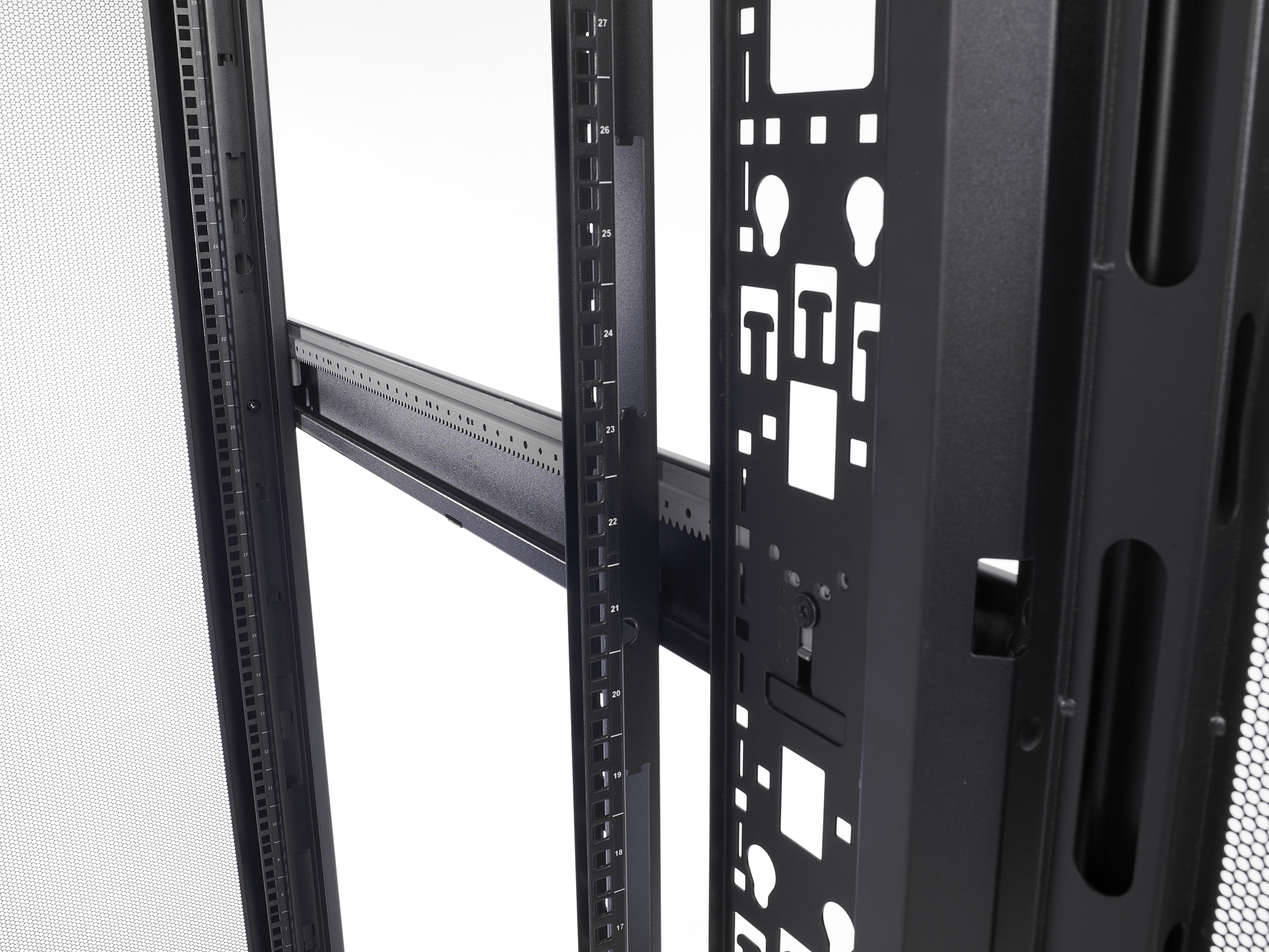APC AR3100 - NetShelter SX 42U Server Rack Enclosure 600mm x 1070mm w/ Sides Black