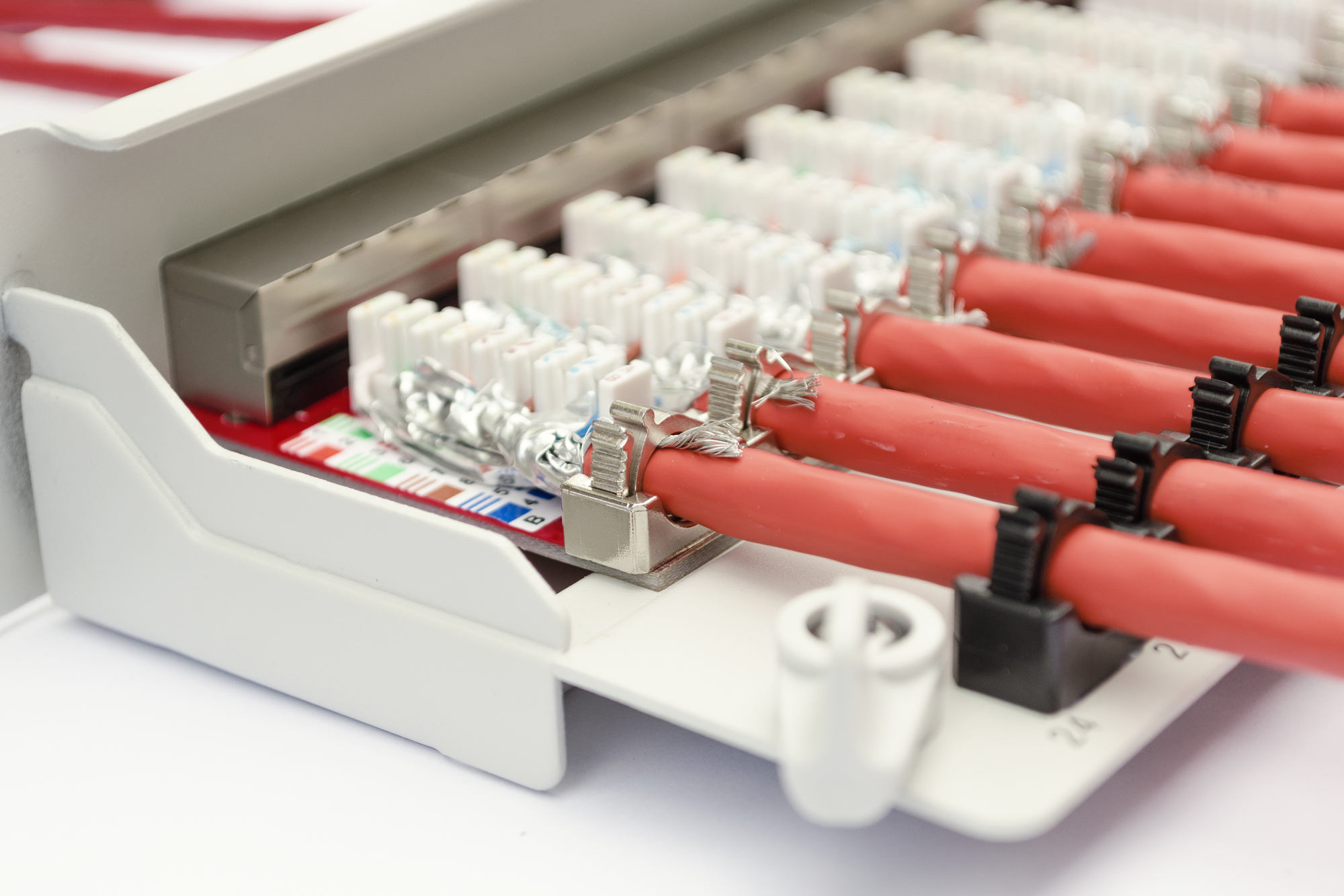 DIGITUS DN-91624S-EA Patch Panel CAT 6A Patch Panel, geschirmt,1HE, 24-Port, 8P8C, RAL 7035, DN-91624S-EA