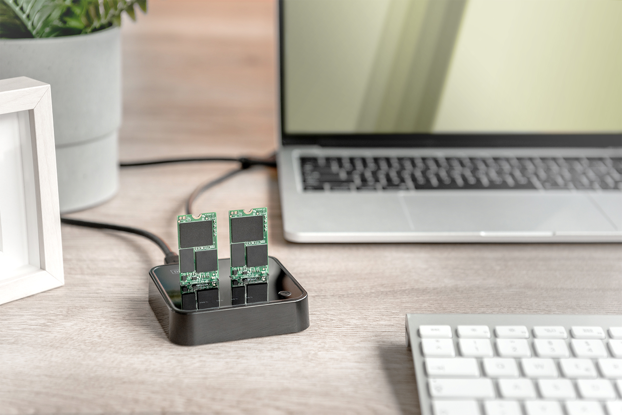 DIGITUS DA-71545 Dual M.2 NVMe SSD Docking Station mit Offline-Klonfunktion, USB-C™