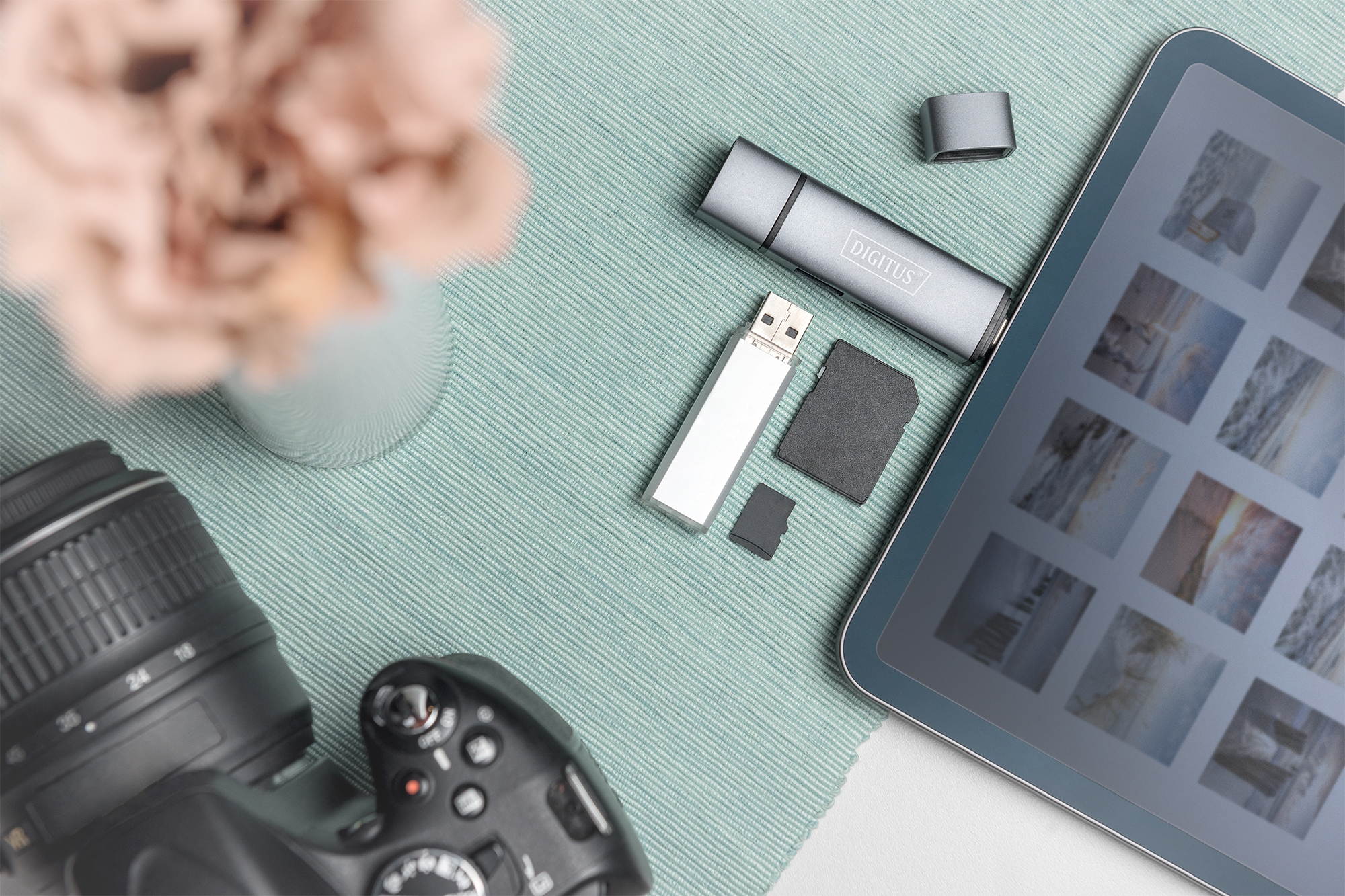 DIGITUS DA-70886 Dual Card Reader Hub USB-C™ / USB 3.0, OTG