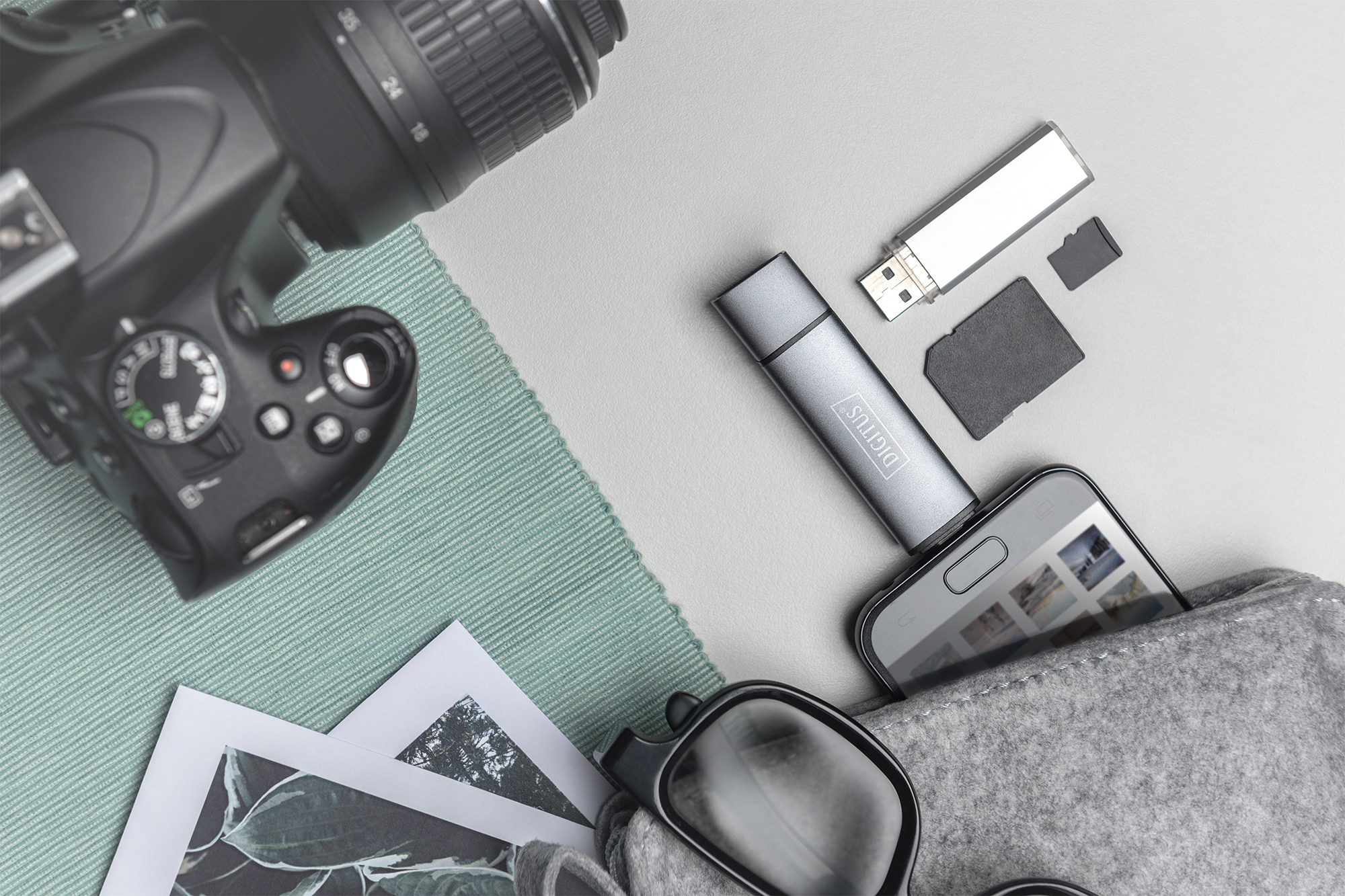 DIGITUS DA-70886 Dual Card Reader Hub USB-C™ / USB 3.0, OTG