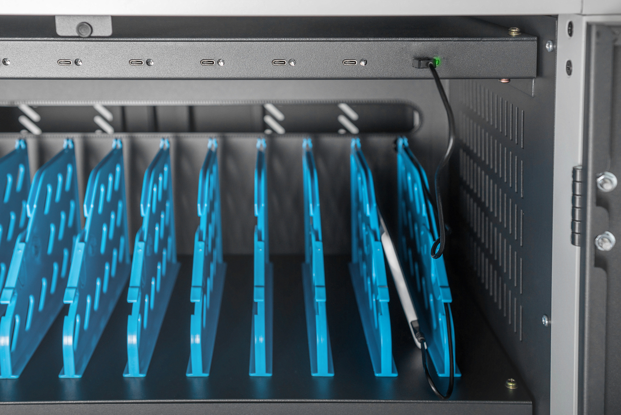DIGITUS DN-45006 Mobiler Ladeschrank, 15.6", USB-C 30 Ladestationen, PDU, Lüfter, 1260 x 824 x 650 mm