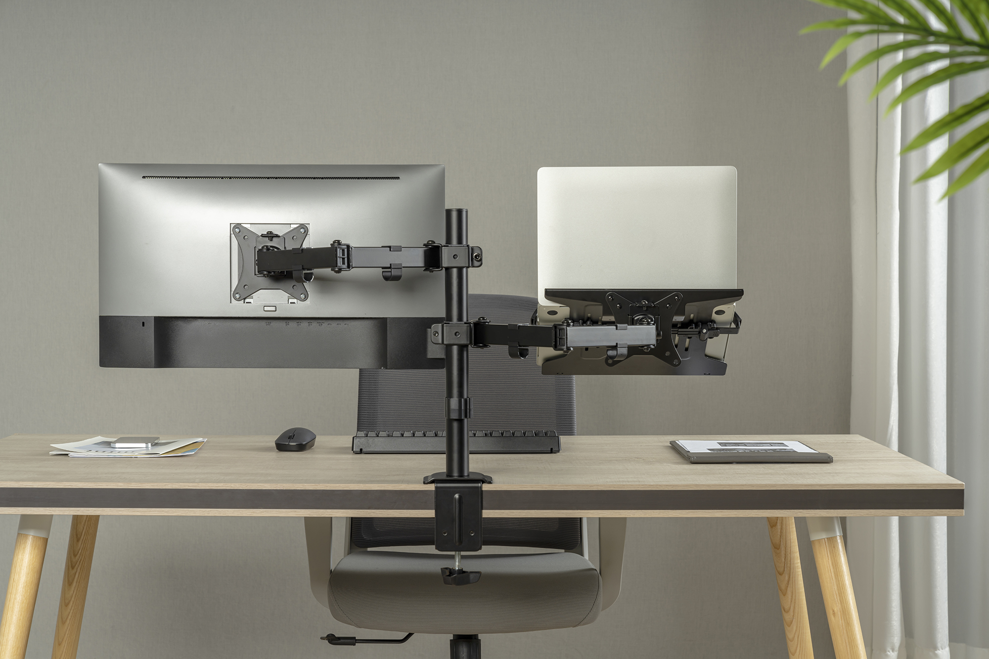 DIGITUS DA-90436 Universal Monitorhalter mit Notebookhalterung