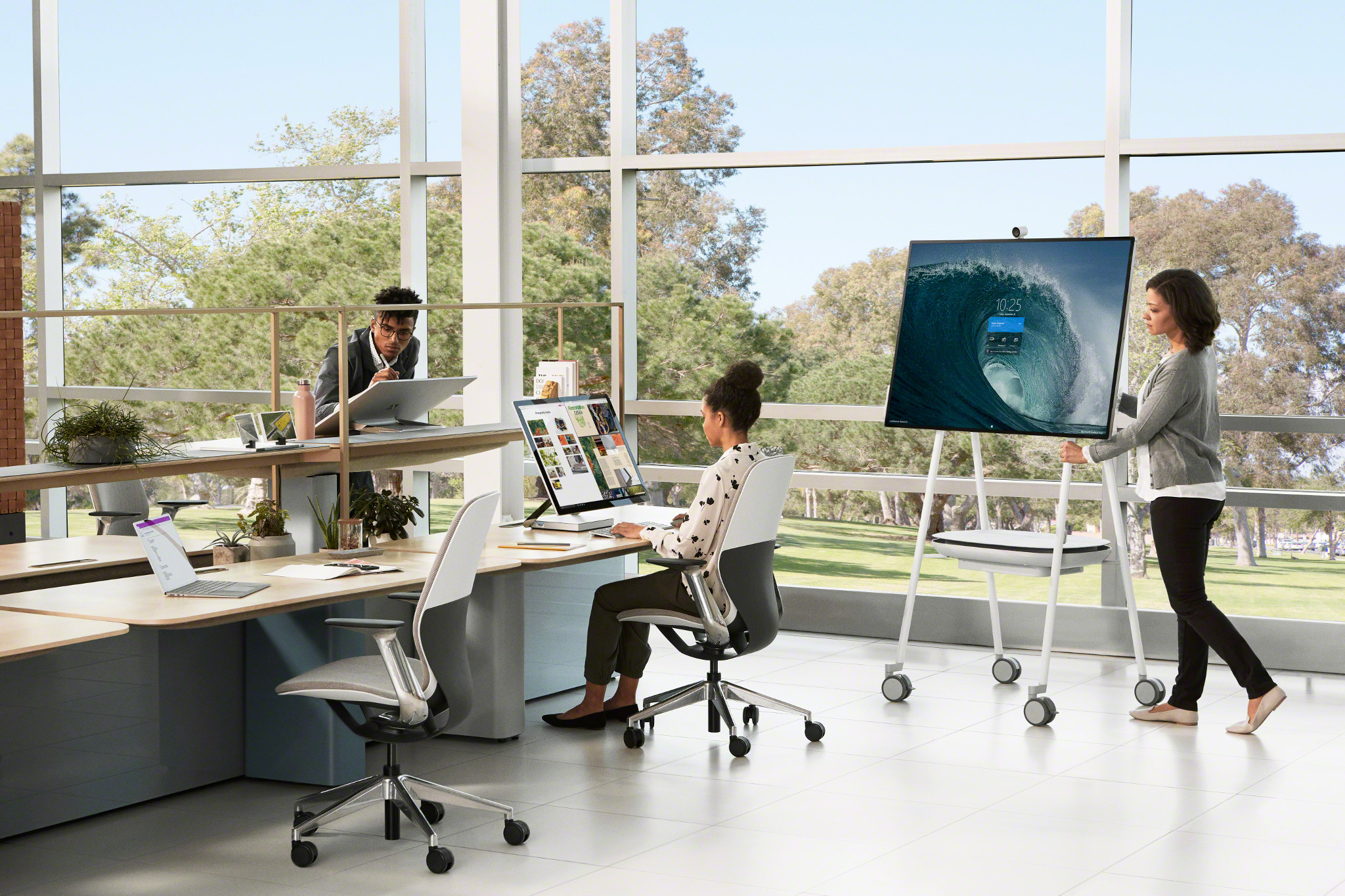APC CSH2 - Smart-UPS Charge Mobile Battery for Microsoft Surface Hub 2S