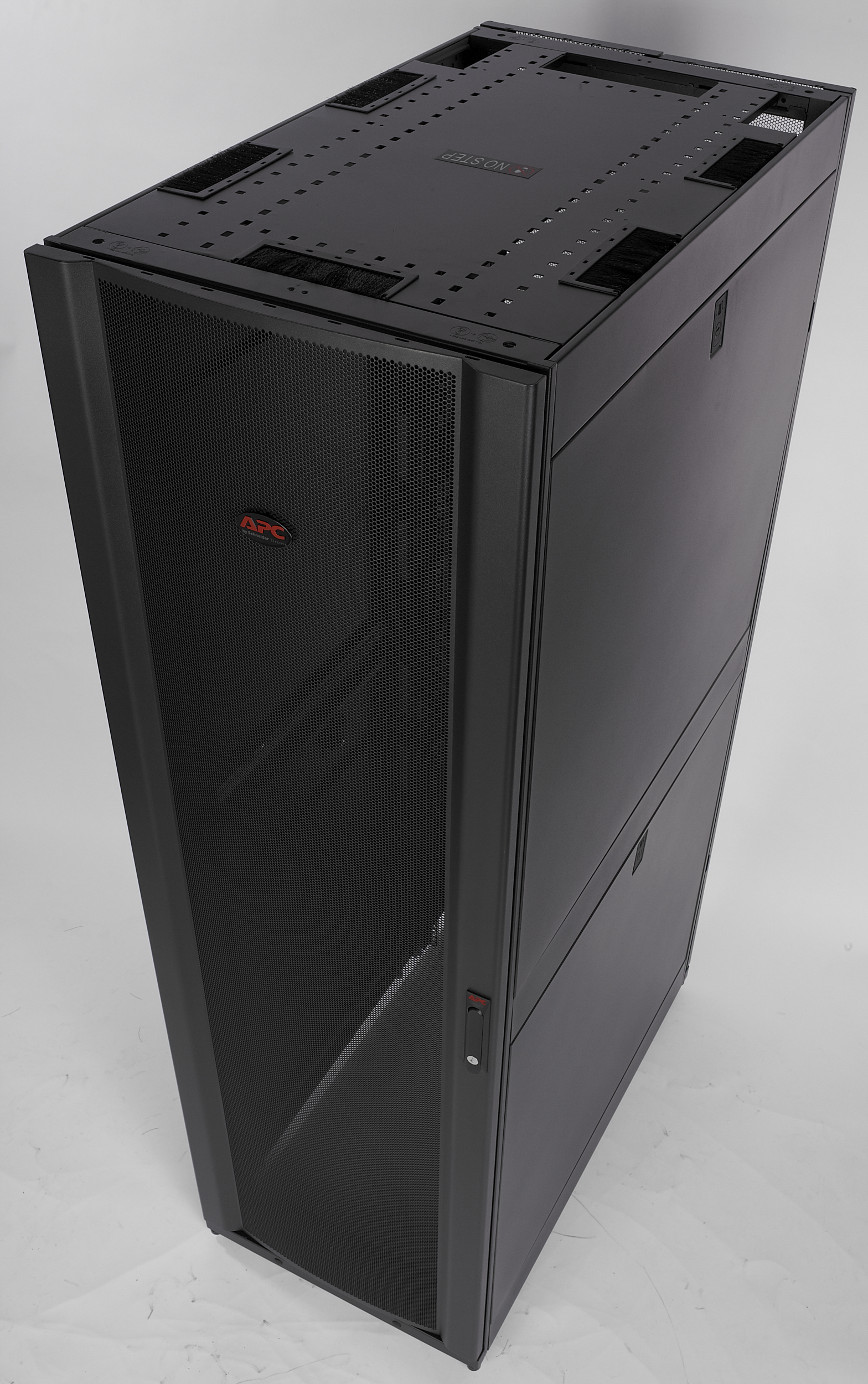 APC AR3100 - NetShelter SX 42U Server Rack Enclosure 600mm x 1070mm w/ Sides Black