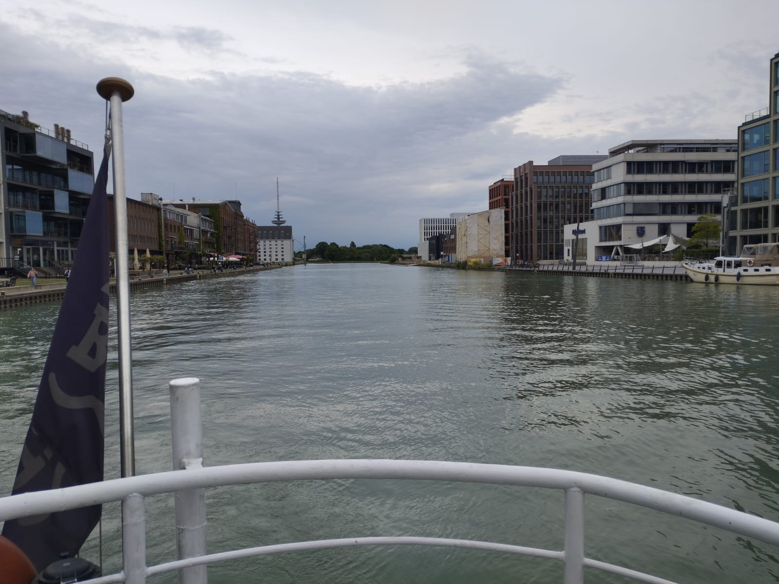 Boot, Fluss, Stadtlandschaft, Ufer, Deckansicht