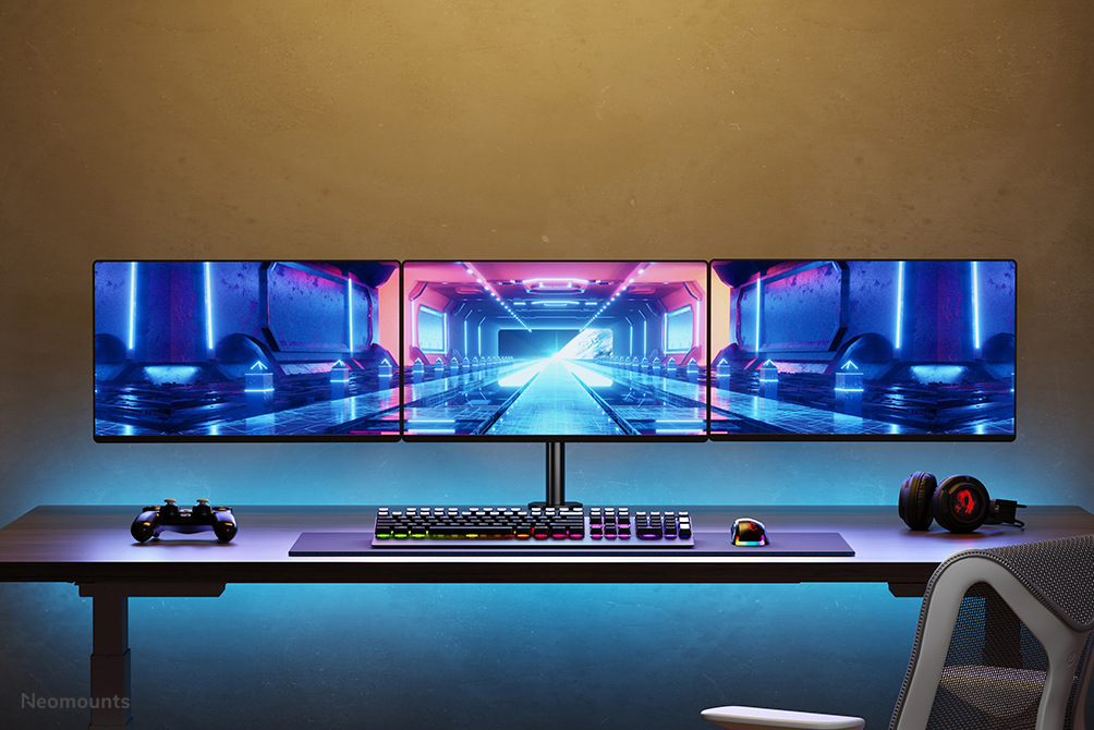 monitor, ultrawide, triple-monitor, gaming-setup, keyboard
