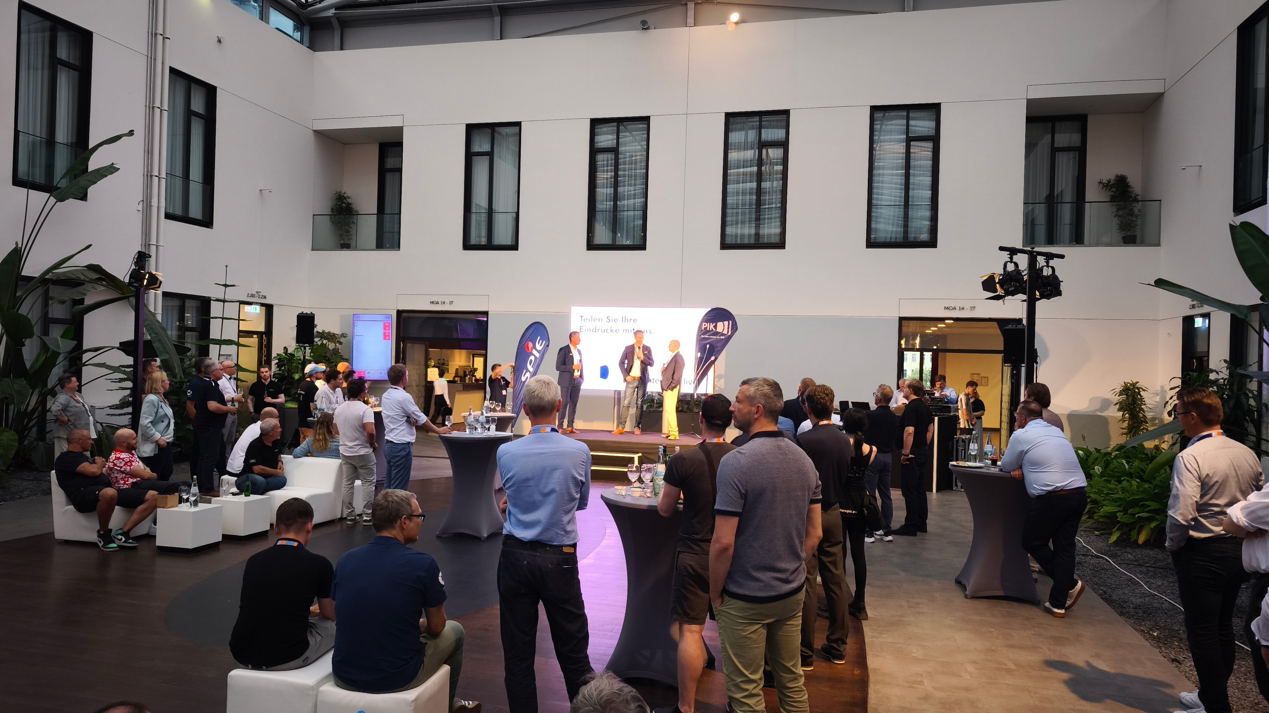 event, konferenz, innenhof, bühne, publikum