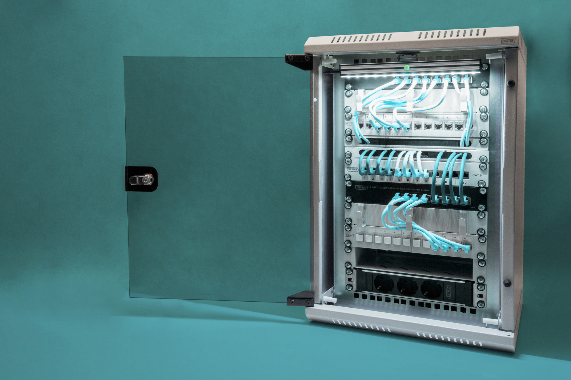 Serverschrank, Netzwerk-Switch, Patchpanel, Kabelmanagement, Daten- Schrank