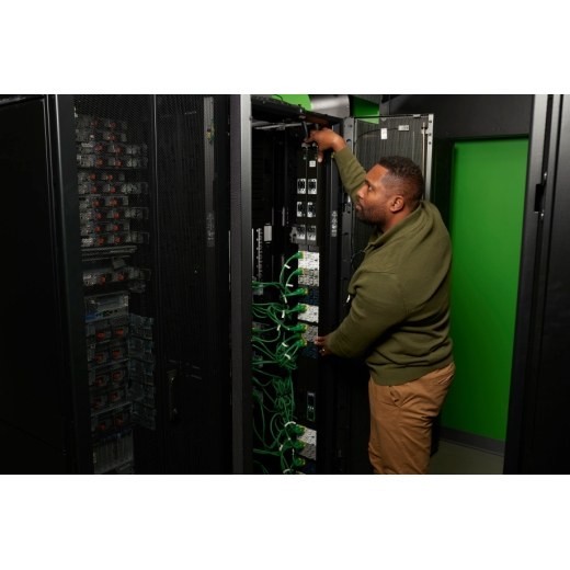 APC APDU10350SM - NetShelter Rack PDU Advanced, Switched Metered Outlet, 17.3kW, 3PH, 415V, 30A, 530P6, 48 Outlet
