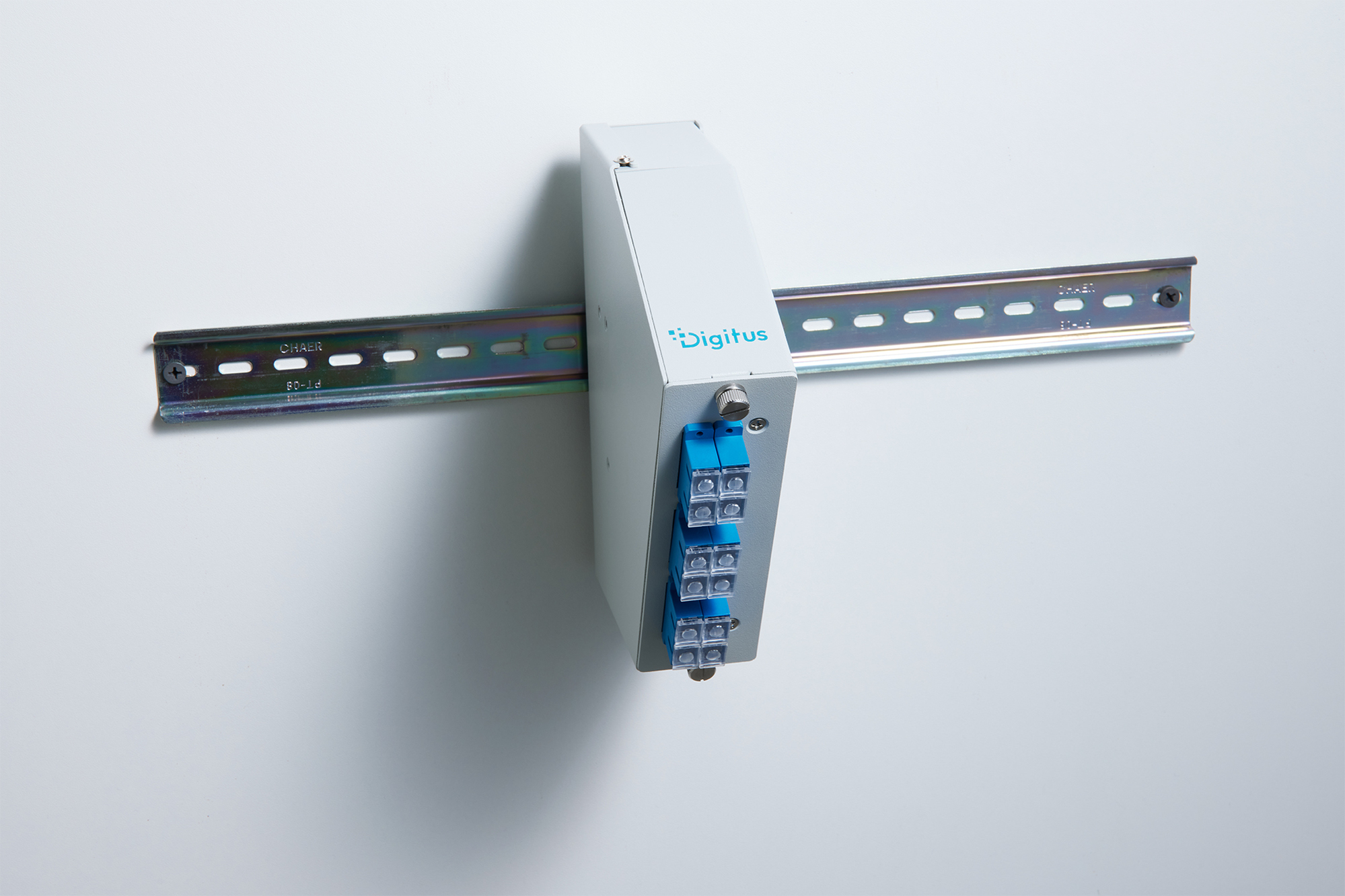 elektrischer Schienenverteiler, Schaltermontage, Klemmleisten, DIN-Schiene, Relaiskasten