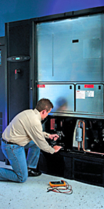 APC 1 Year 4HR Response Upgrade to Existing Service Contract for (1) Cooling Product Hosen, Erwachsener, Männlich, Mann, Person