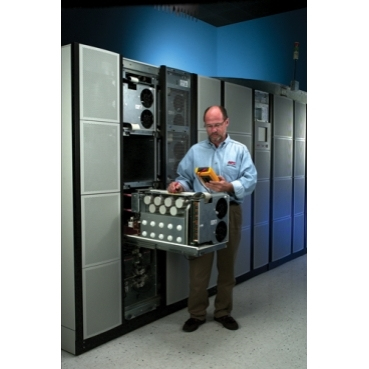 APC (1) Additional Contract PM Visit 5X8 for (1) Galaxy VL 200kW UPS Erwachsener, Männlich, Mann, Person, Schuh