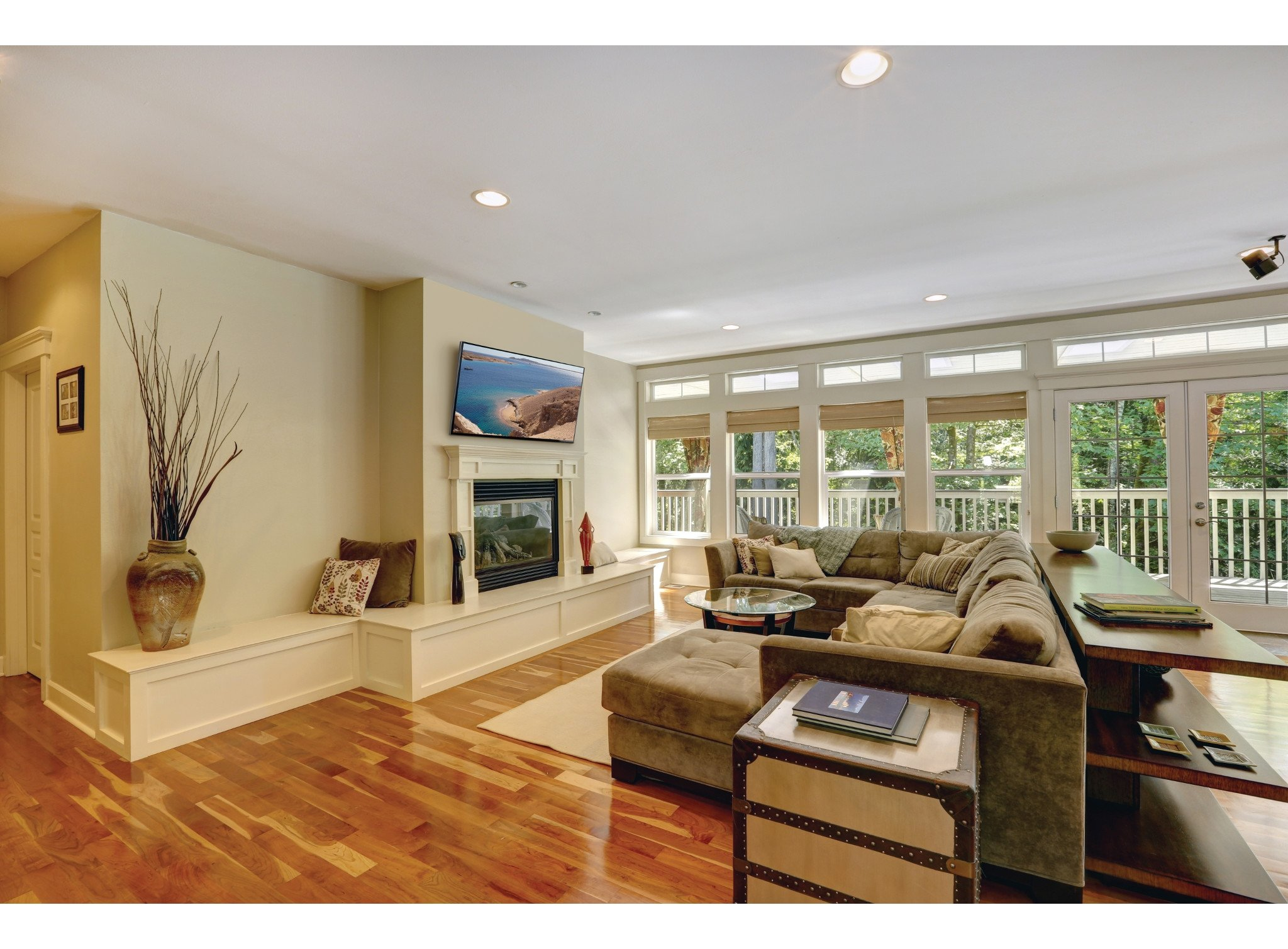 Peerless-AV Wandhalterung PT650 Neigbar bis 68kg 700x400 Peerless-AV Wandhalterung PT650 Neigbar bis 68kg 700x400