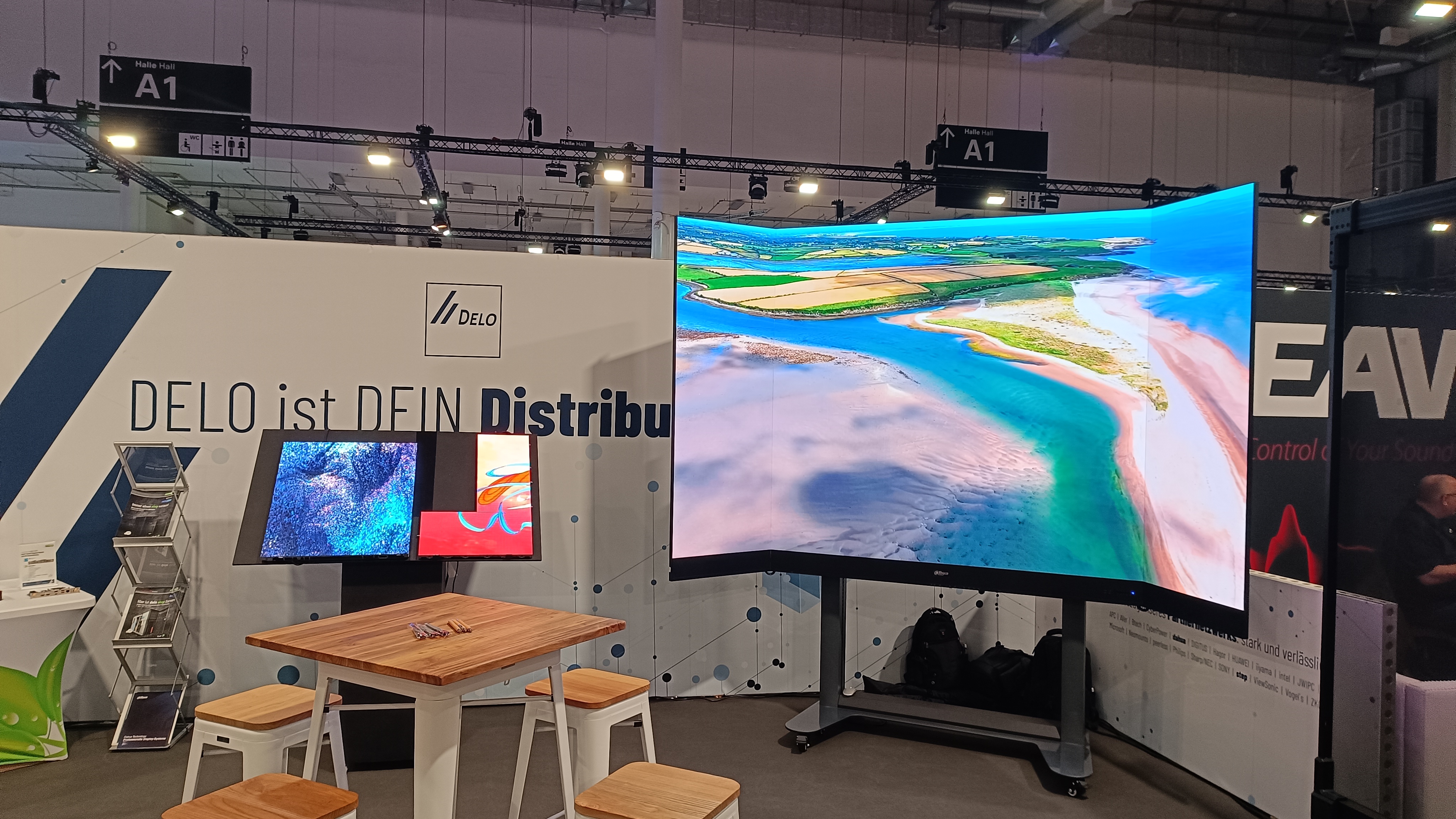 Bildschirm, Computer-Hardware, Computerausrüstung, Überwachen, Schreibtisch