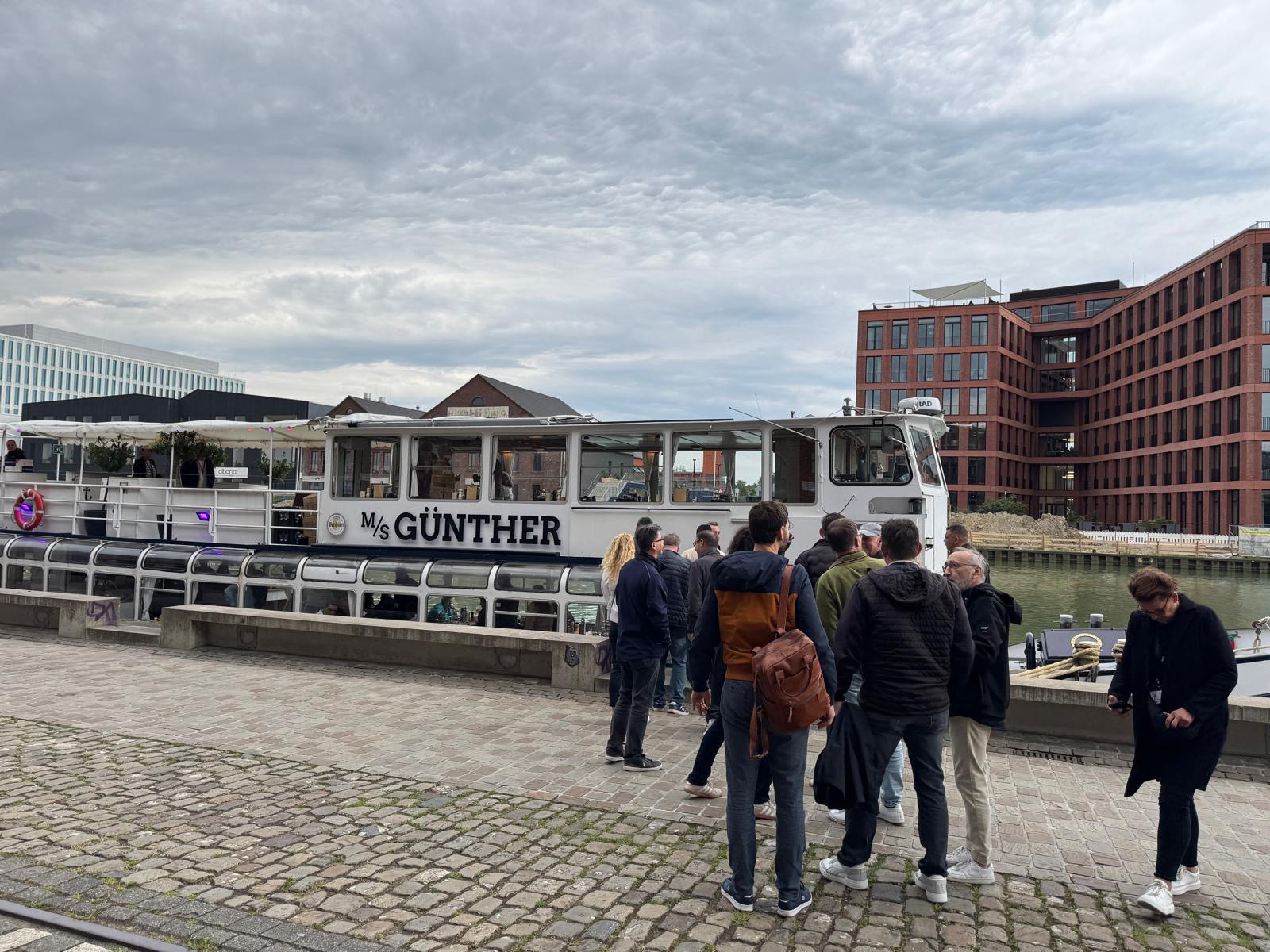 Boot, Passagierboot, Ufer, Sightseeing-Boot, Kaimauer