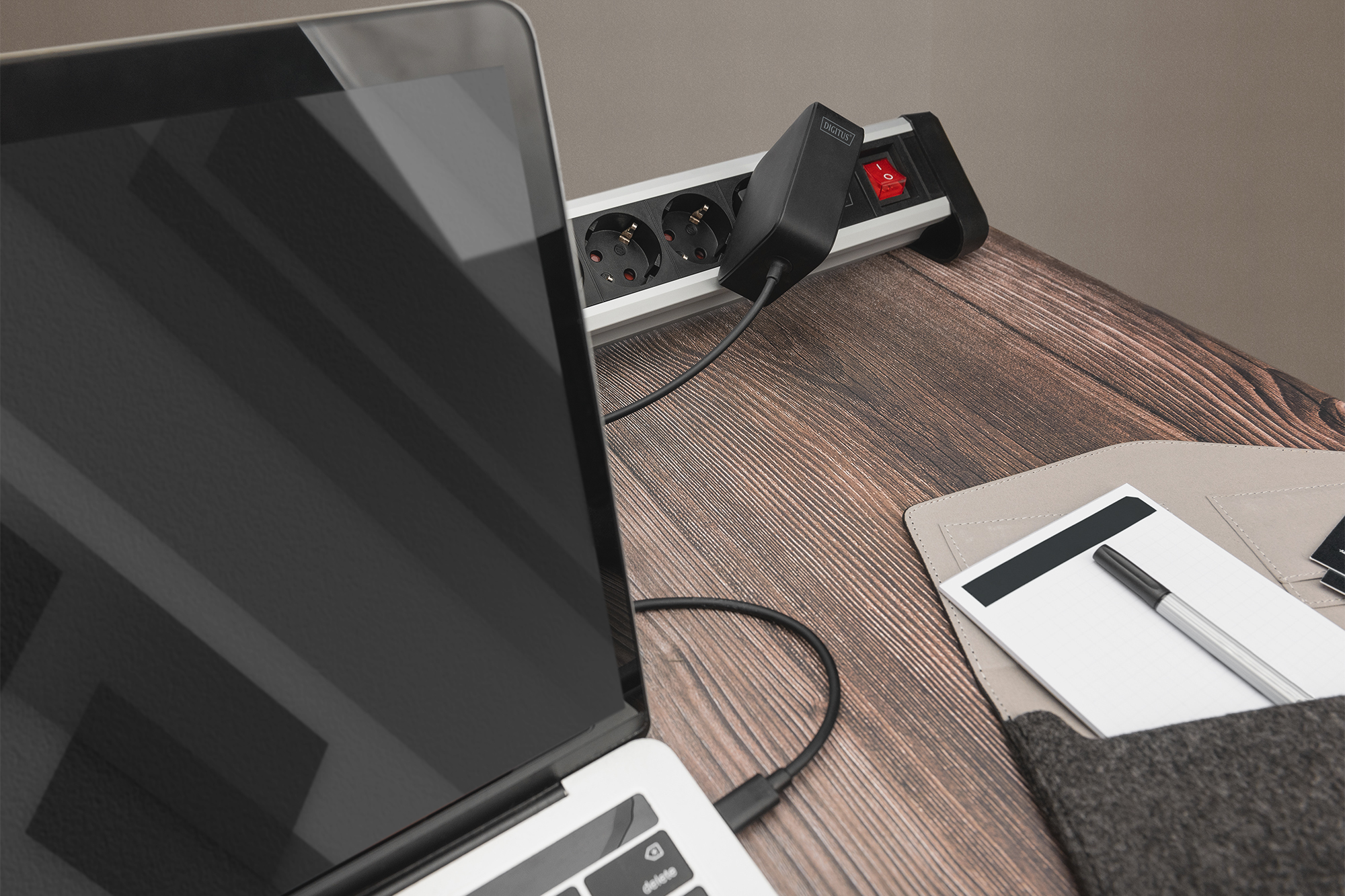 Laptop, Kunststoff-Leiste?, Mehrfachsteckdose, Netzleiste, Kabel