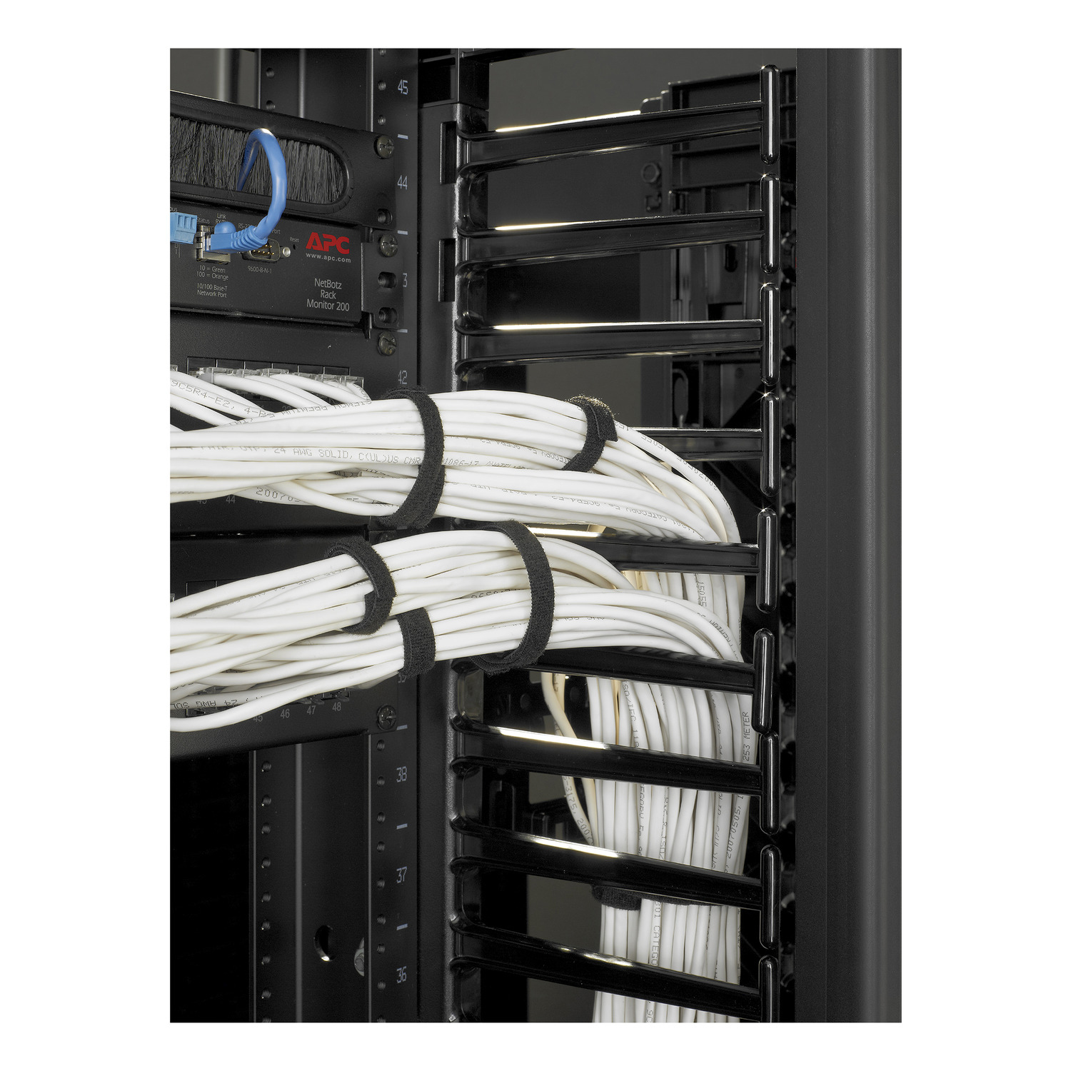 Serverrack, Netzwerkkabel, Kabelmanagement, Rackmontage, Datenzentrum