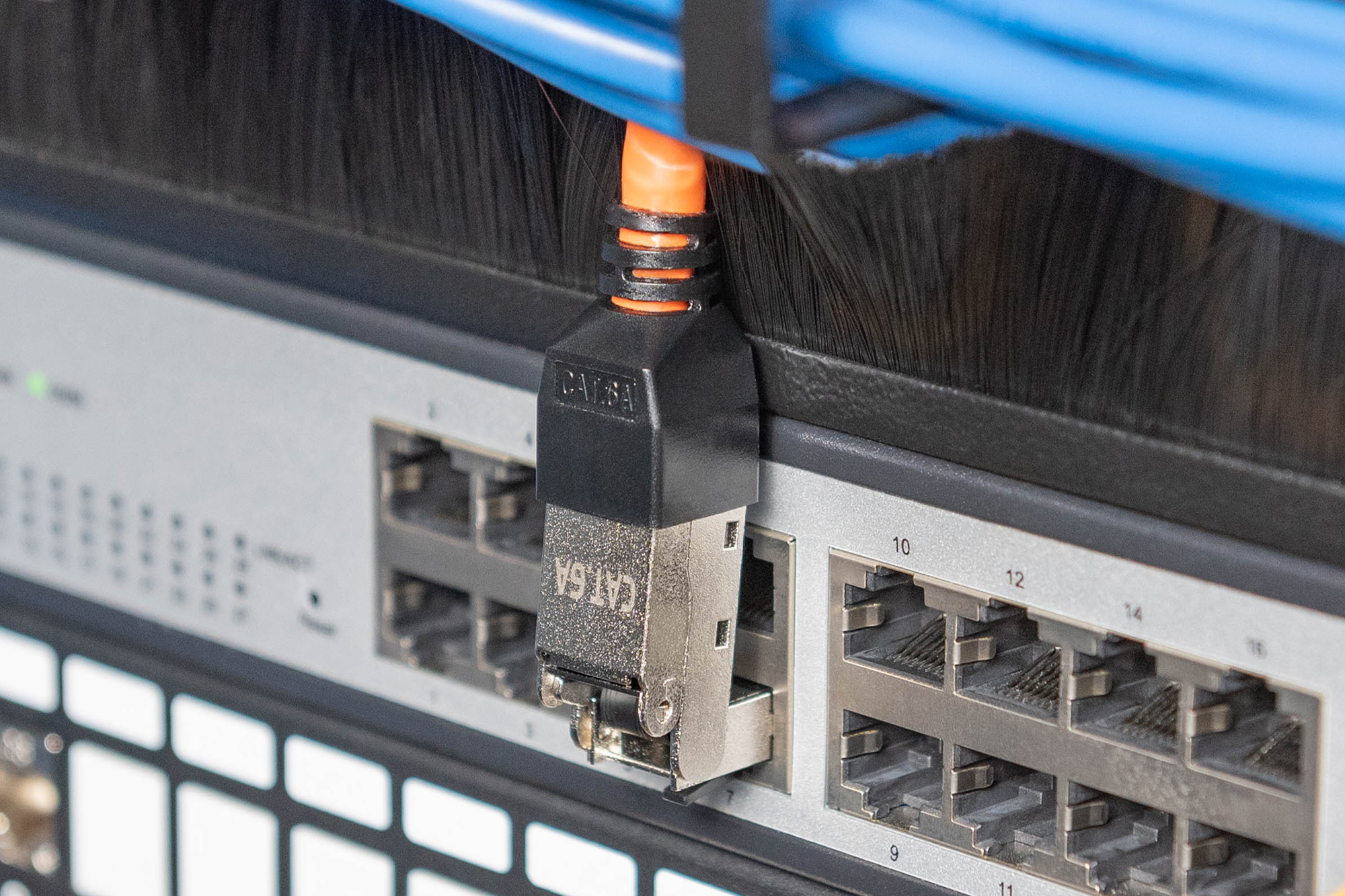 DIGITUS DN-93636 CAT 6A Feldstecker biegbar, STP mit Staubschutzkappe, Knickschutz DIGITUS DN-93636 CAT 6A Feldstecker biegbar, STP mit Staubschutzkappe, Knickschutz