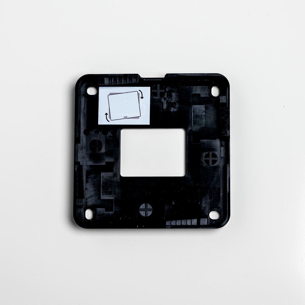 Plasticrahmen, Elektronikmontage, quadratisches Loch, schwarz, Rückseite Gehäuse