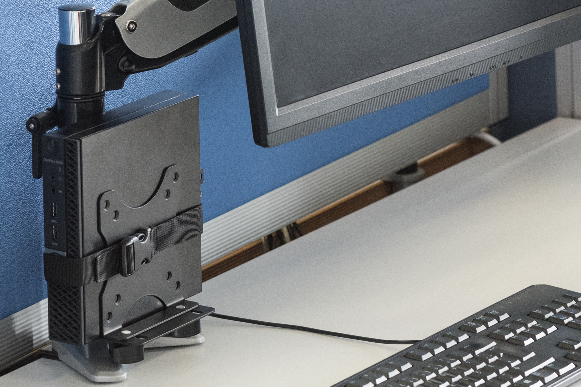 DIGITUS DA-90360 Multifunktioneller Mini Desktop PC Halter DIGITUS DA-90360 Multifunktioneller Mini Desktop PC Halter