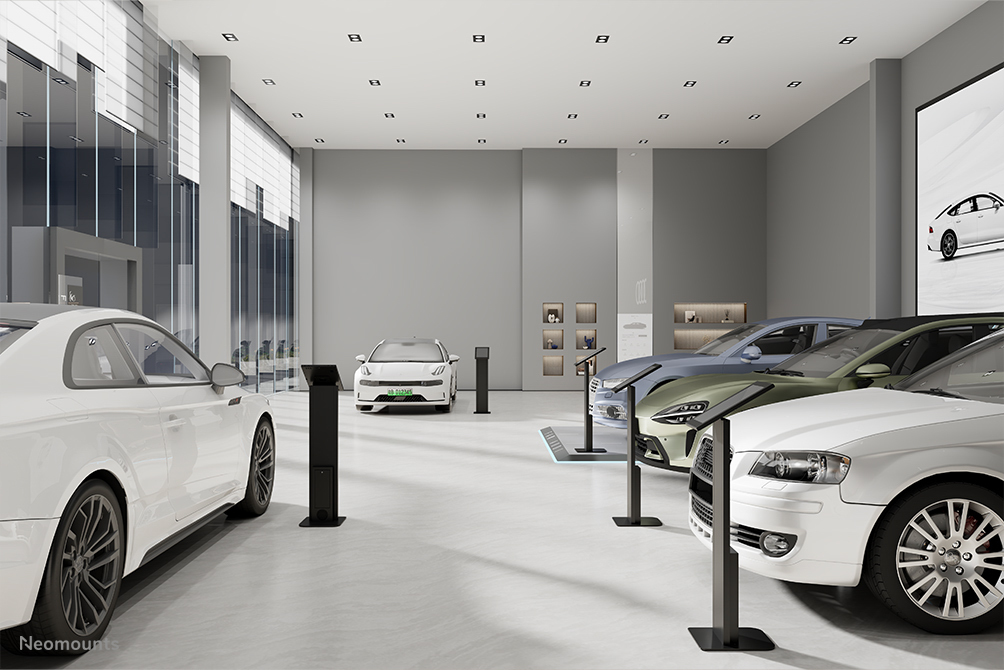 Autohalle, Autoshowroom, Elektroauto?, Luxuswagen?, Stahlgrau?