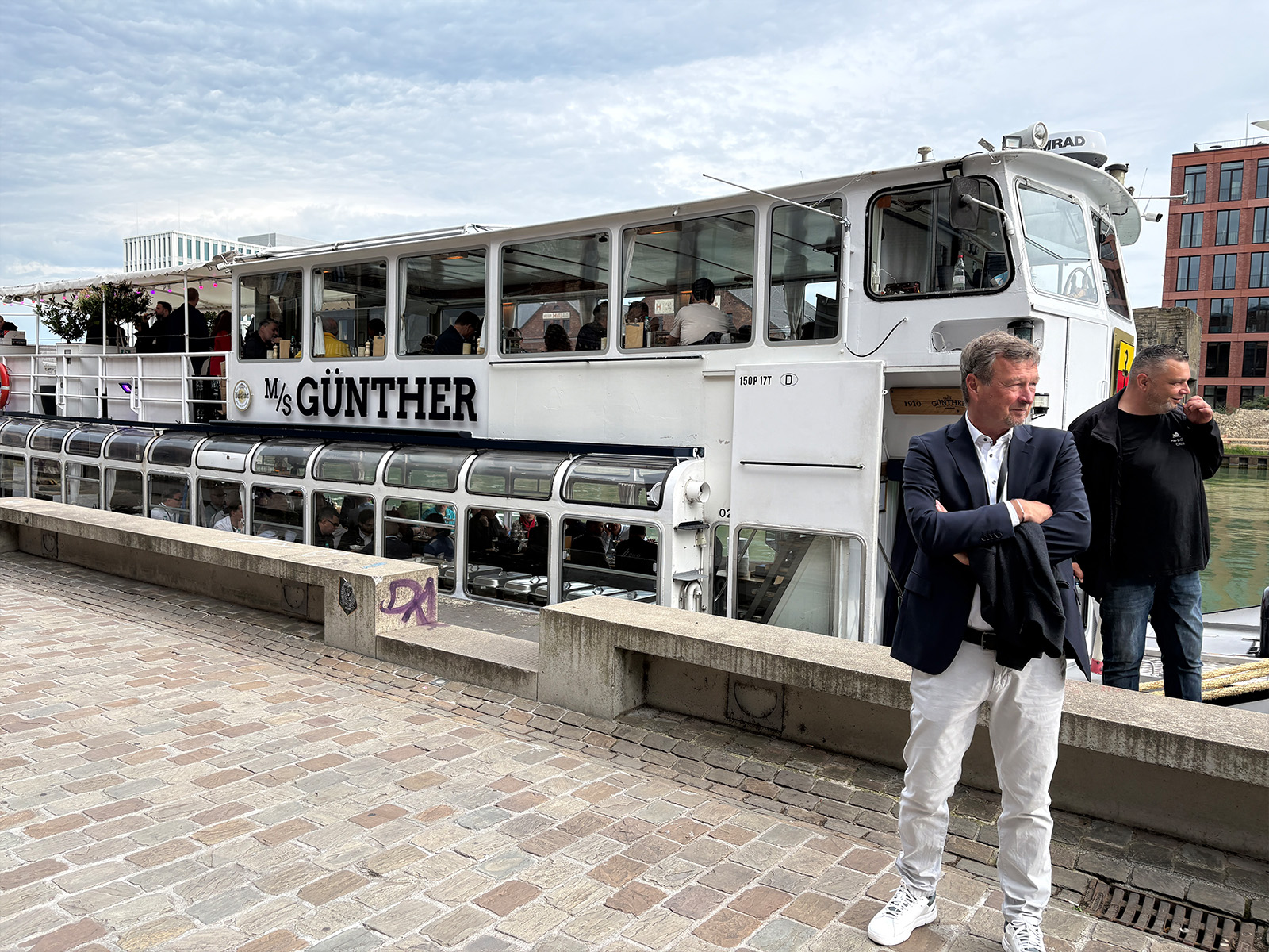 Passagierboot, Doppelstockboot, Weißes Boot, Fenster, Kaj
