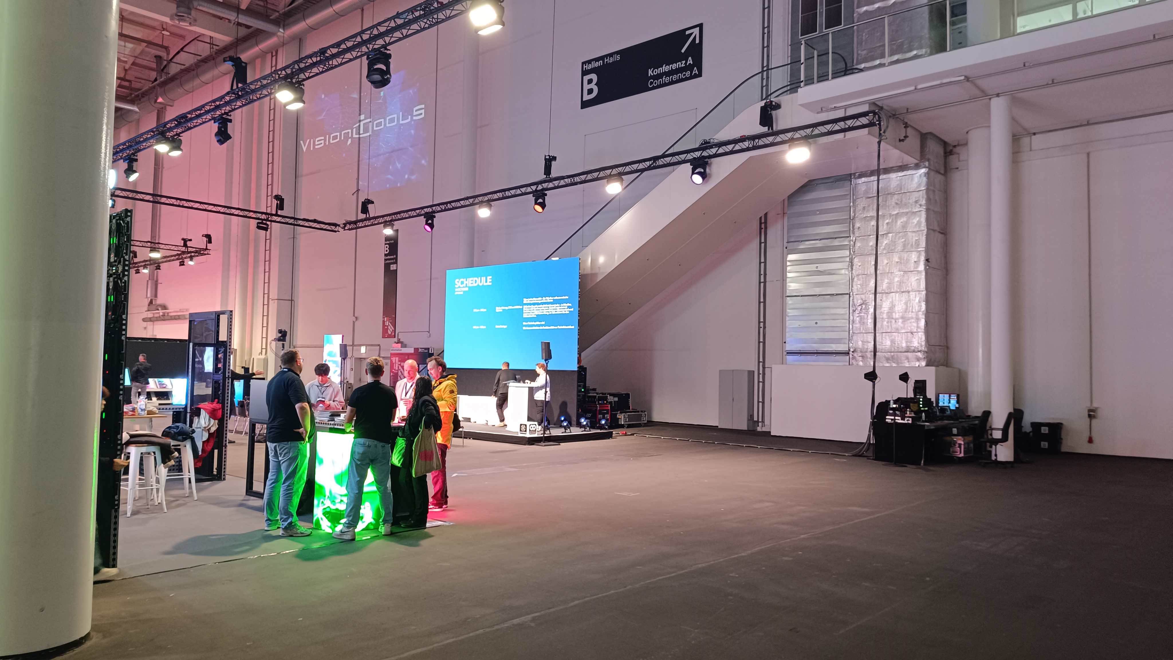 Fußboden, Bodenbeläge, Person, Gebäude, Handtasche