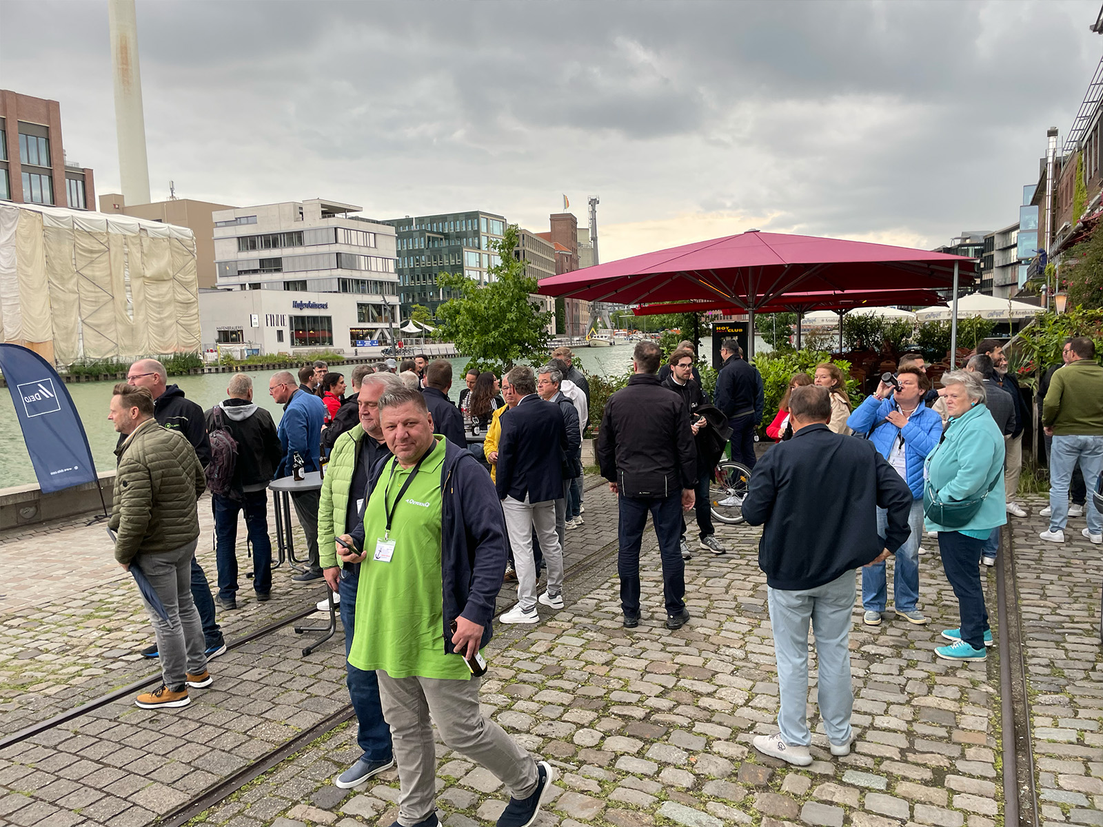 leute, draußenes veranstaltung, menge, atrium, stadtlandschaft