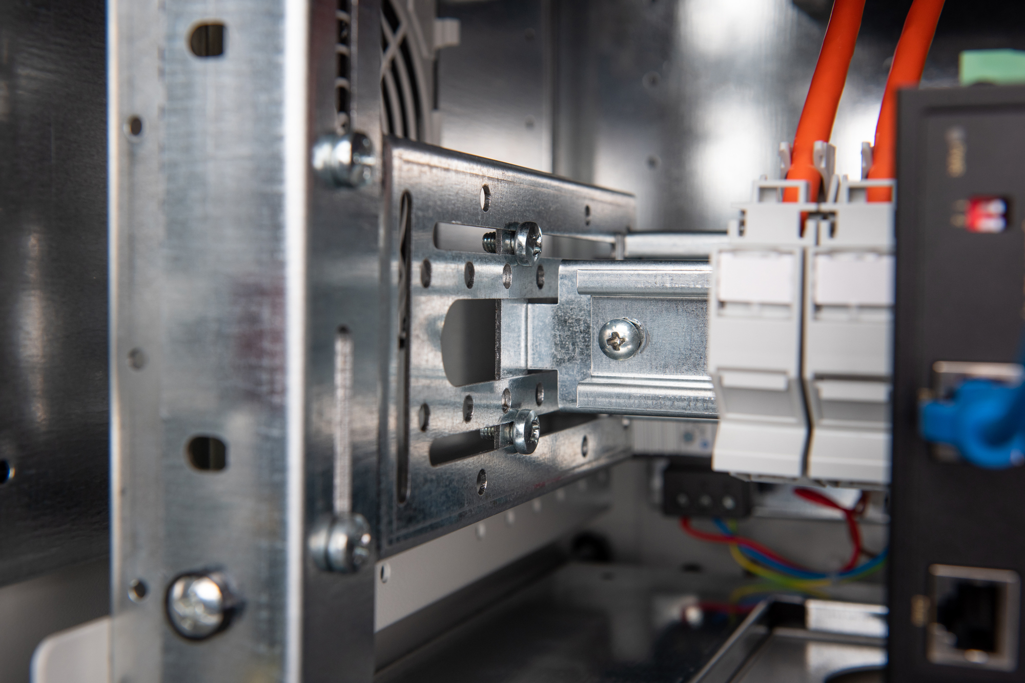 DIGITUS DN-19-DIN-4U 483 mm (19“)-Hutschienenträger, 4HE DIGITUS DN-19-DIN-4U 483 mm (19“)-Hutschienenträger, 4HE