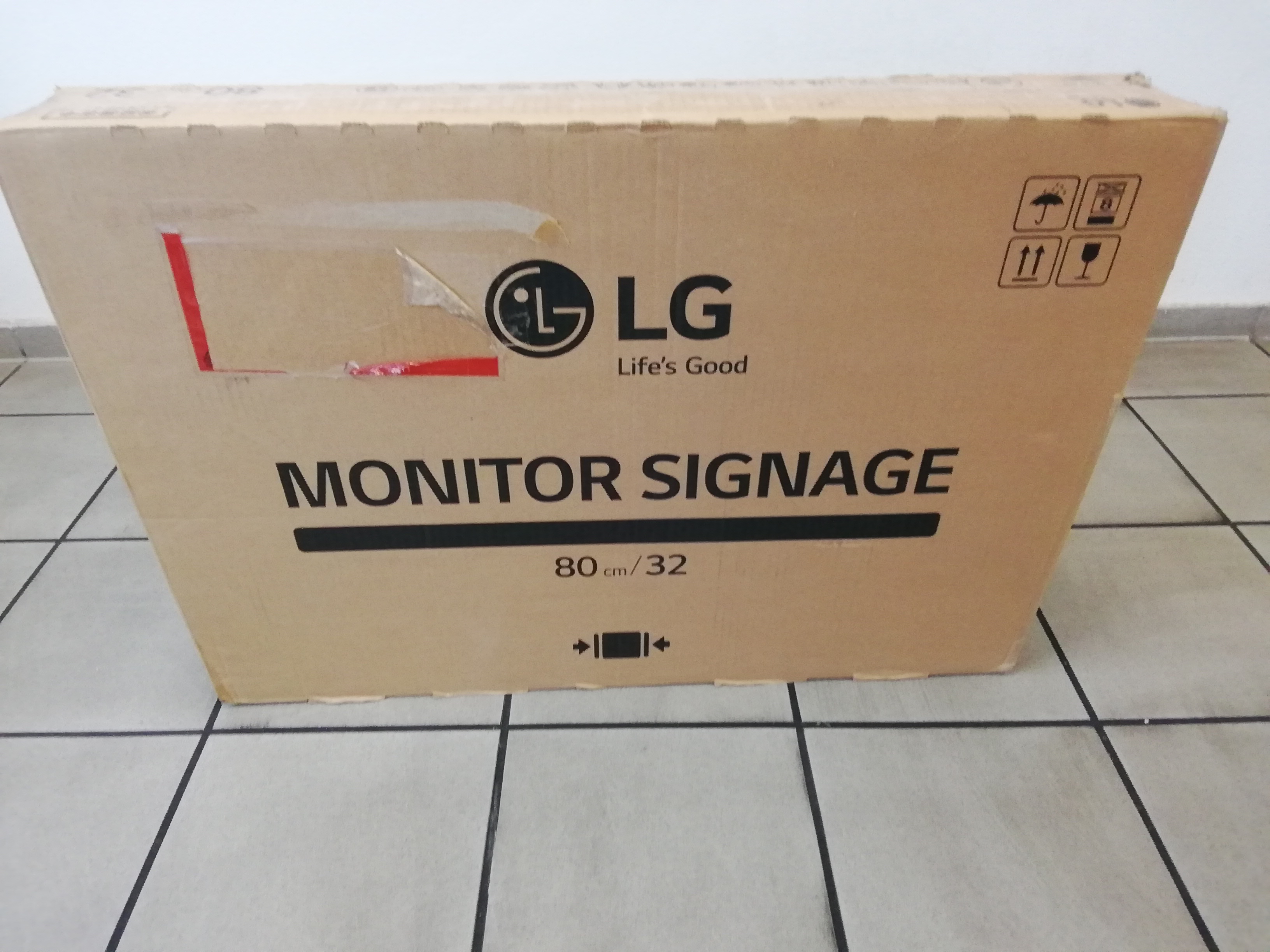 LG Prof. Display 32SL5B-B*