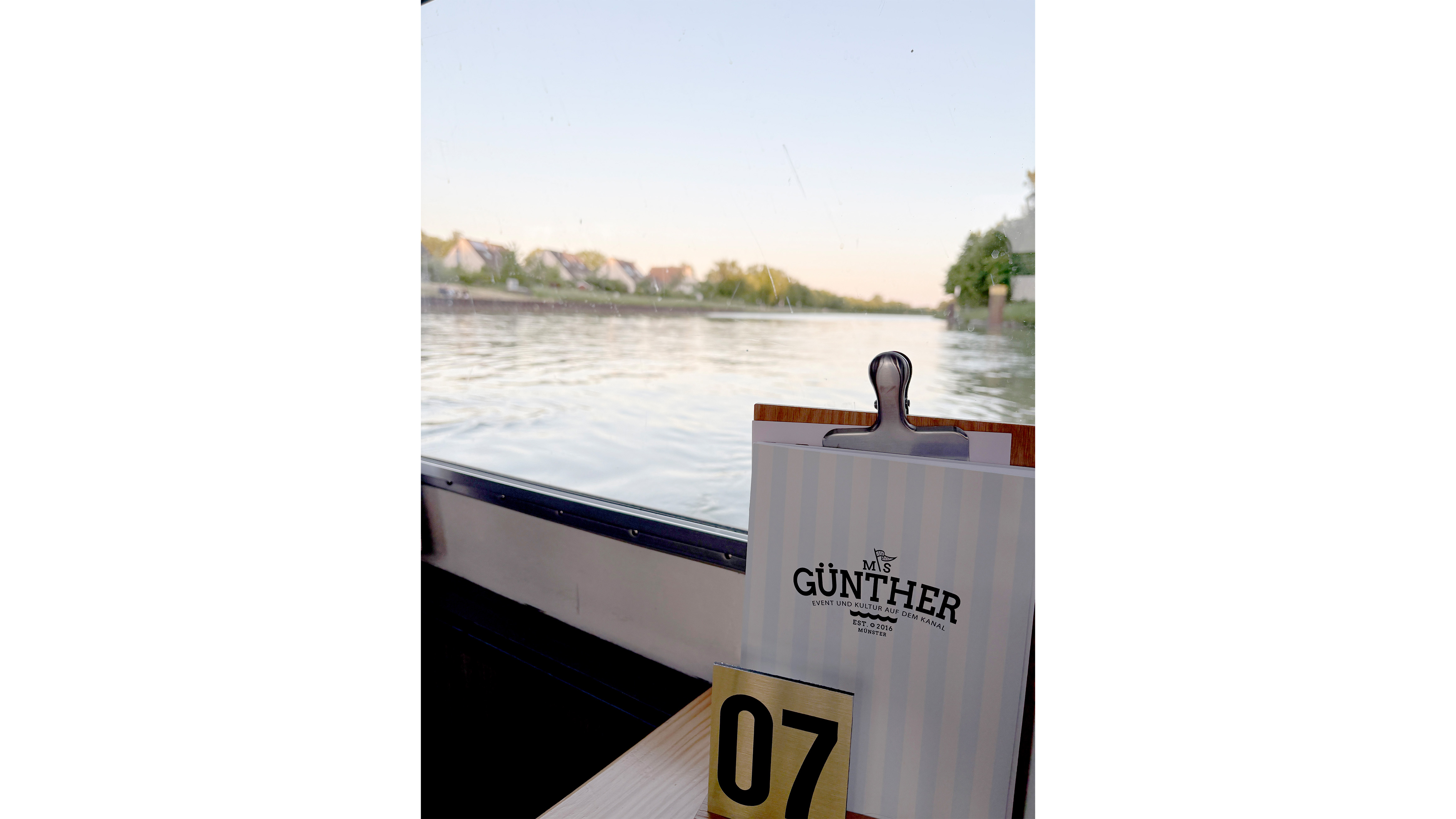 Wasser, Uferpromenade, Menschenmenge, Person, Szenerie