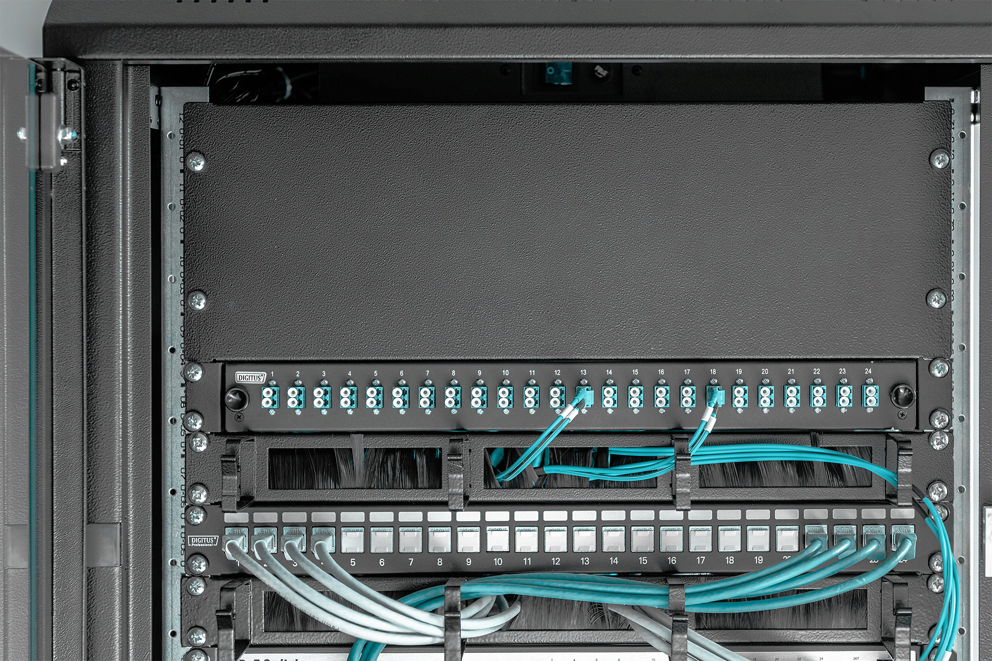 server, netzwerkpanel, rackeinhaltung, verkabelung, patch-panel