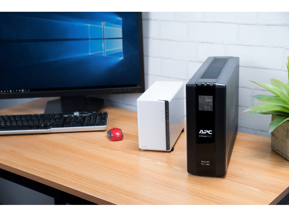 APC BR1300MI - Back UPS Pro BR 1300VA, 8 Outlets, AVR, LCD Interface