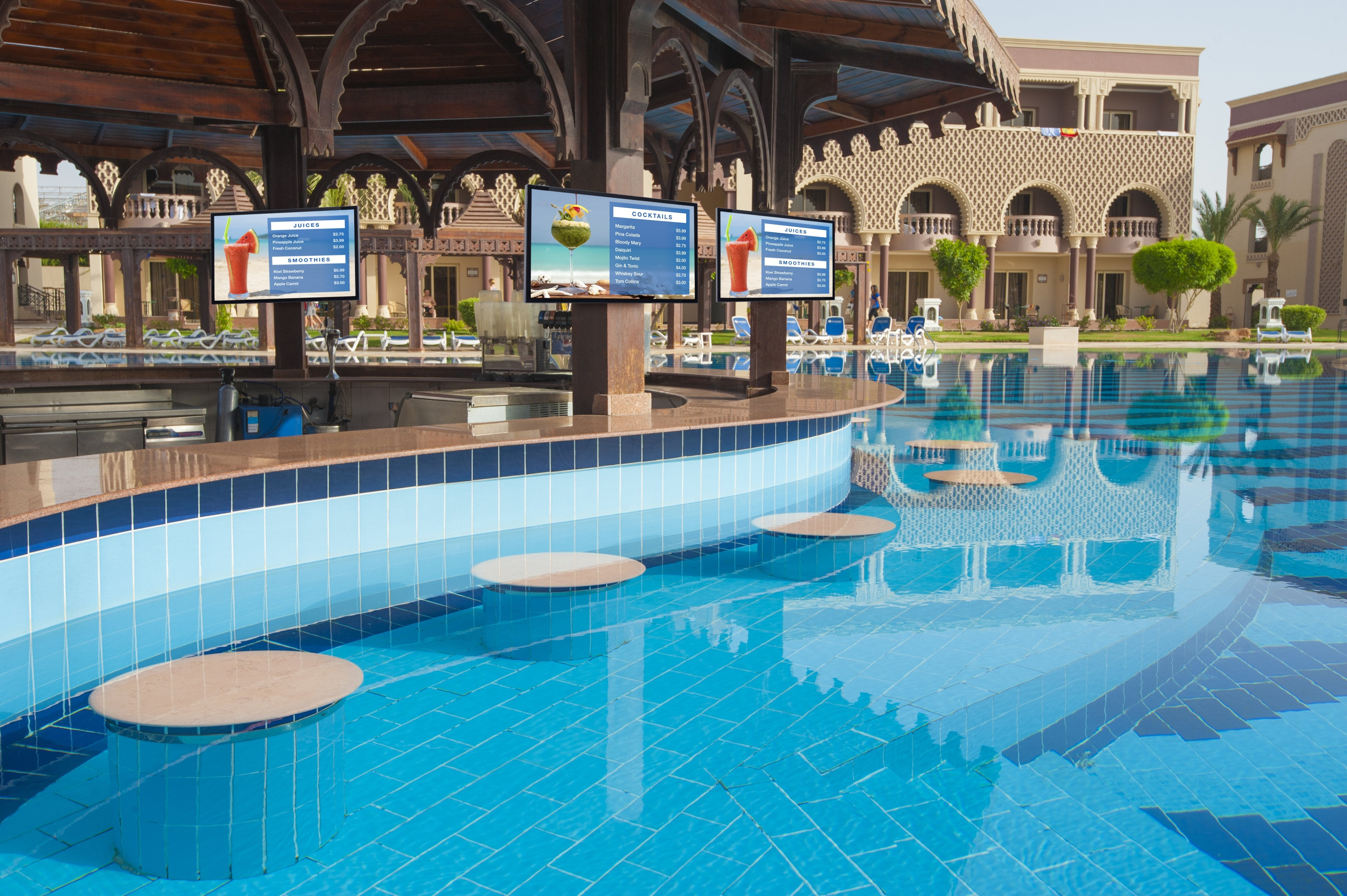 Pool, Poolbereich, Bar, Fliesenpool, Außenbereich