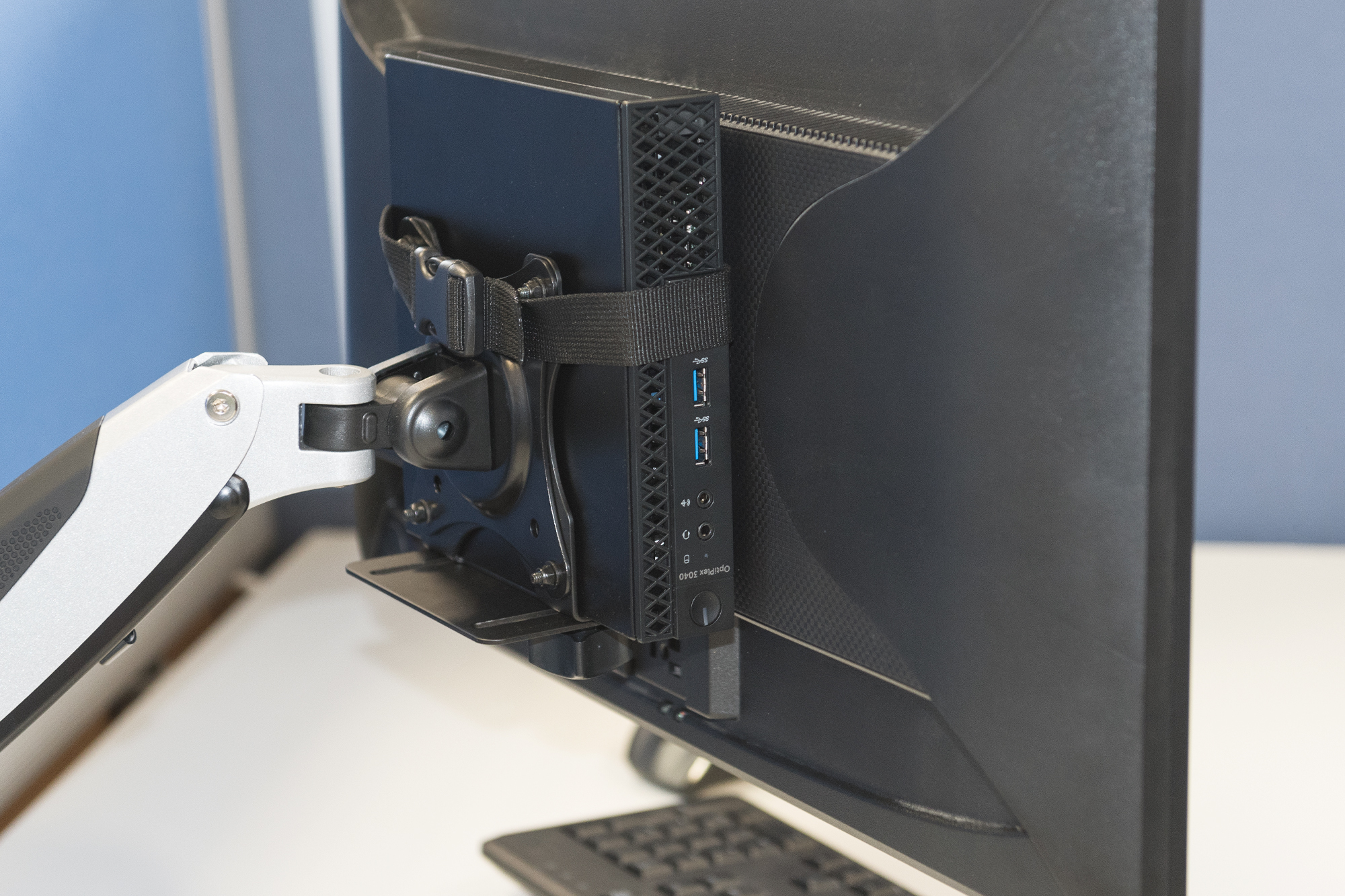 monitorarm, VESA-Halter, HDMI, USB-Anschlüsse, Schreibtisch-Setup
